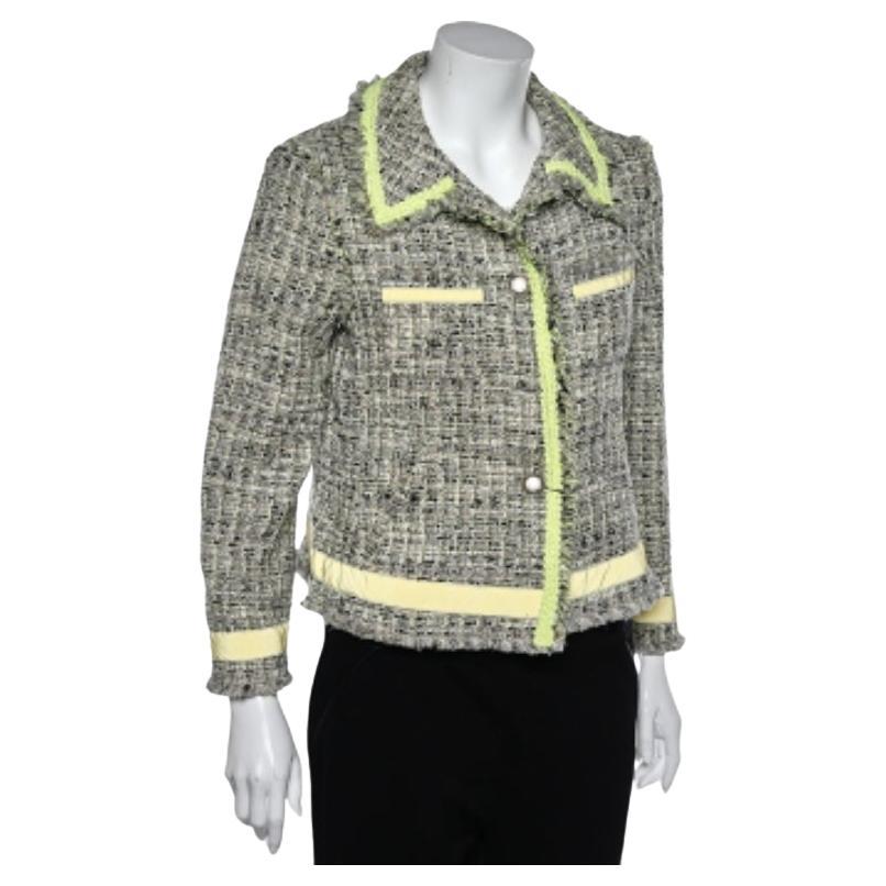 As you wear this jacket from Moschino Cheap and Chic, your style will surely look beautiful and elegant. It is tailored using multicolored tweed fabric and has a button-front feature and four external pockets. Style this jacket with your formal