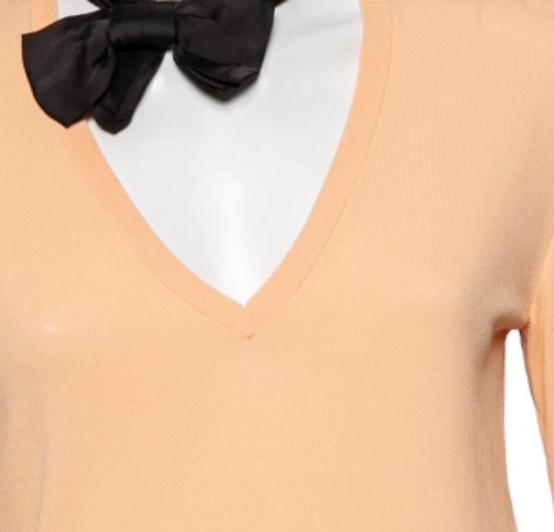 Pull à manches longues Moschino Cheap and Chic orange en tricot à col en V M Bon état - En vente à Dubai, Al Qouz 2