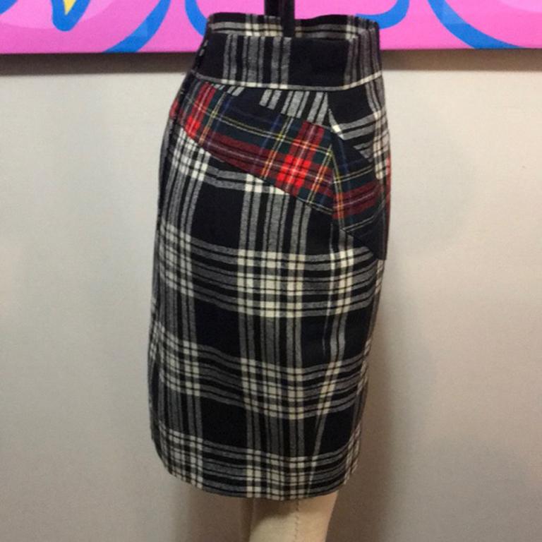 Moschino Cheap and Chic Question Mark Plaid Skirt In Good Condition For Sale In Los Angeles, CA