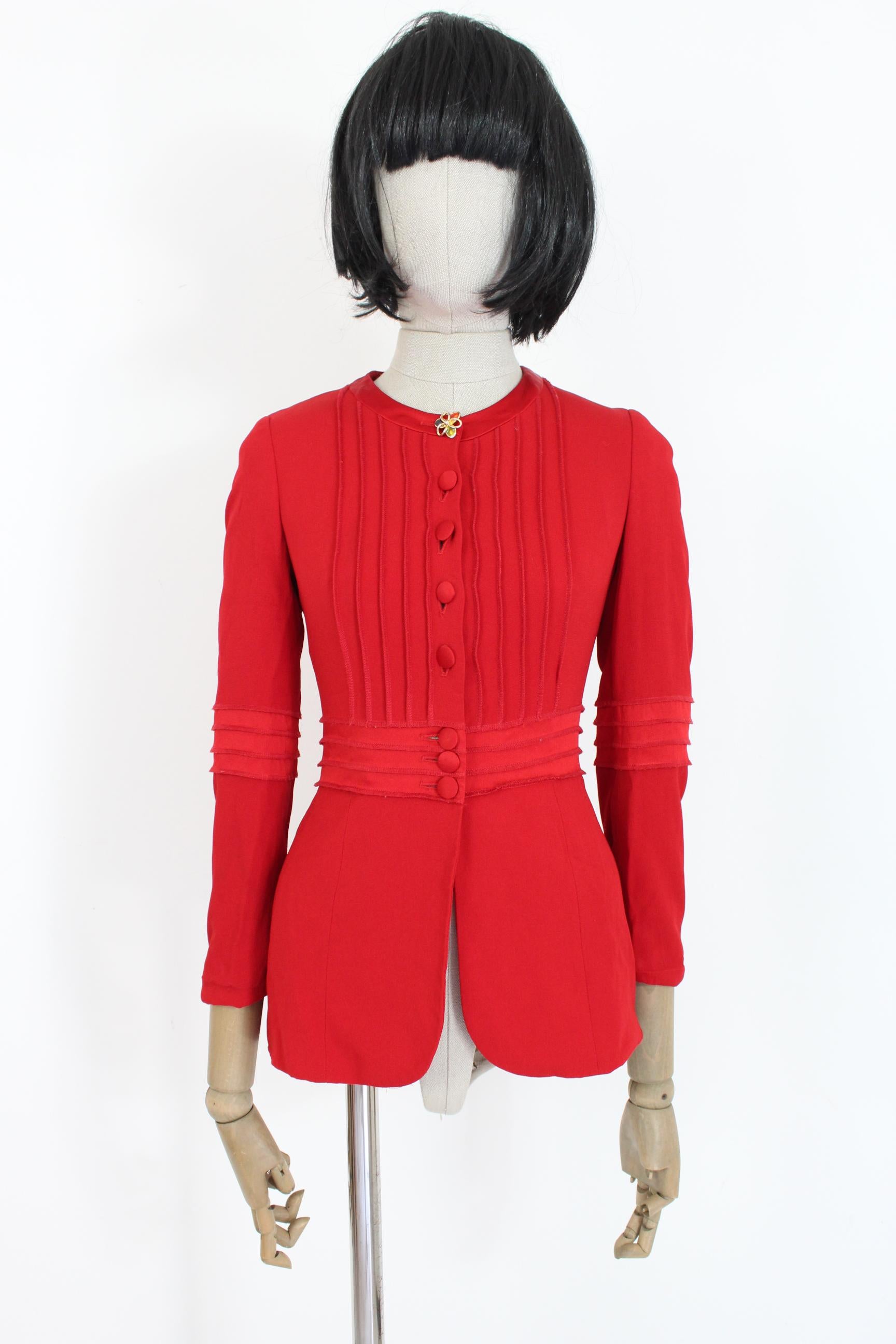 Moschino Cheap and Chic 90s vintage women's jacket. Elegant flared blazer, red color. Lined interior. 79% acetate 21% rayon. Made in Italy. Excellent vintage conditions, only one small stain on the inside label of the jacket.

Size: 42 It 8 Us 10