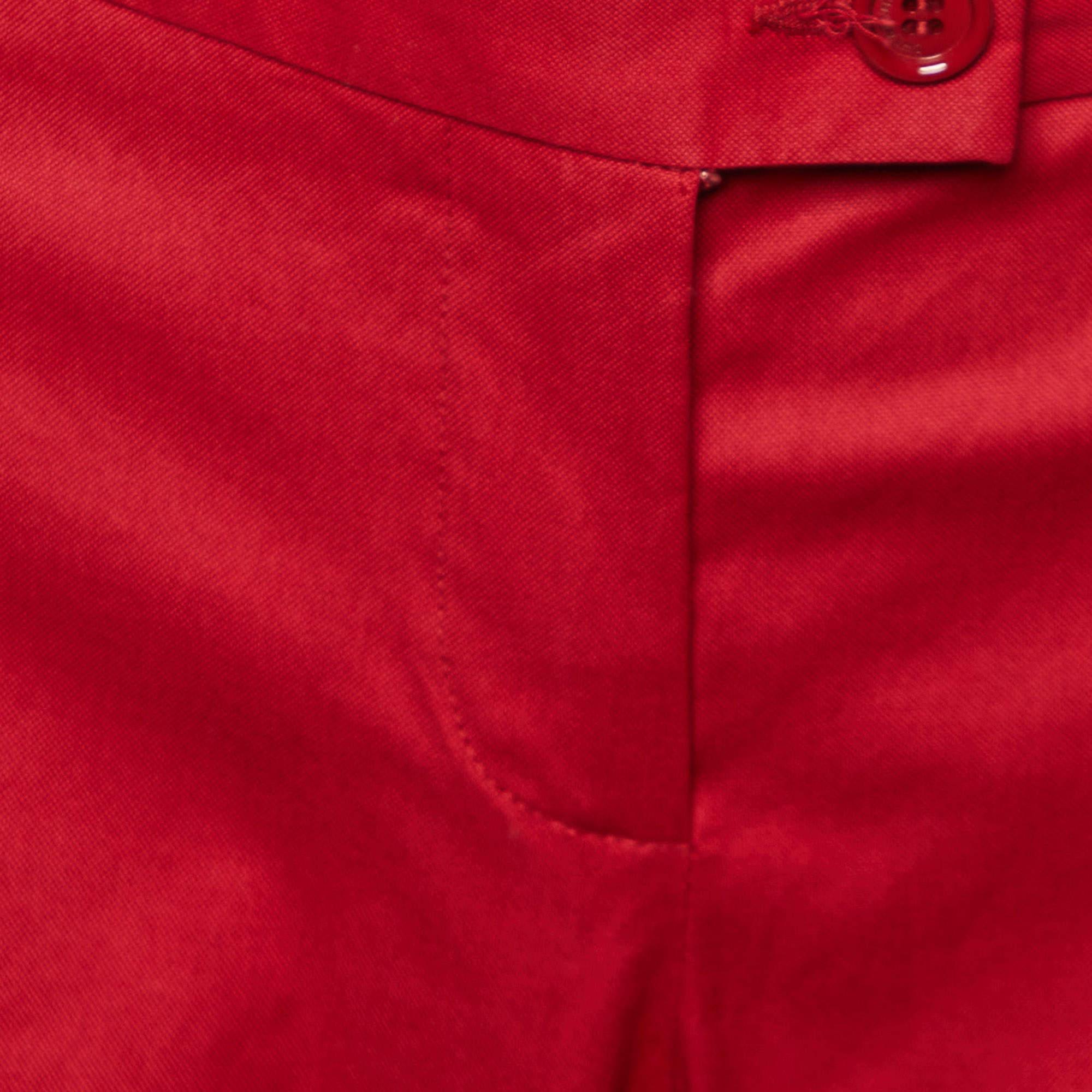 Rouge Pantalon ajusté Moschino Cheap and Chic rouge en coton M en vente