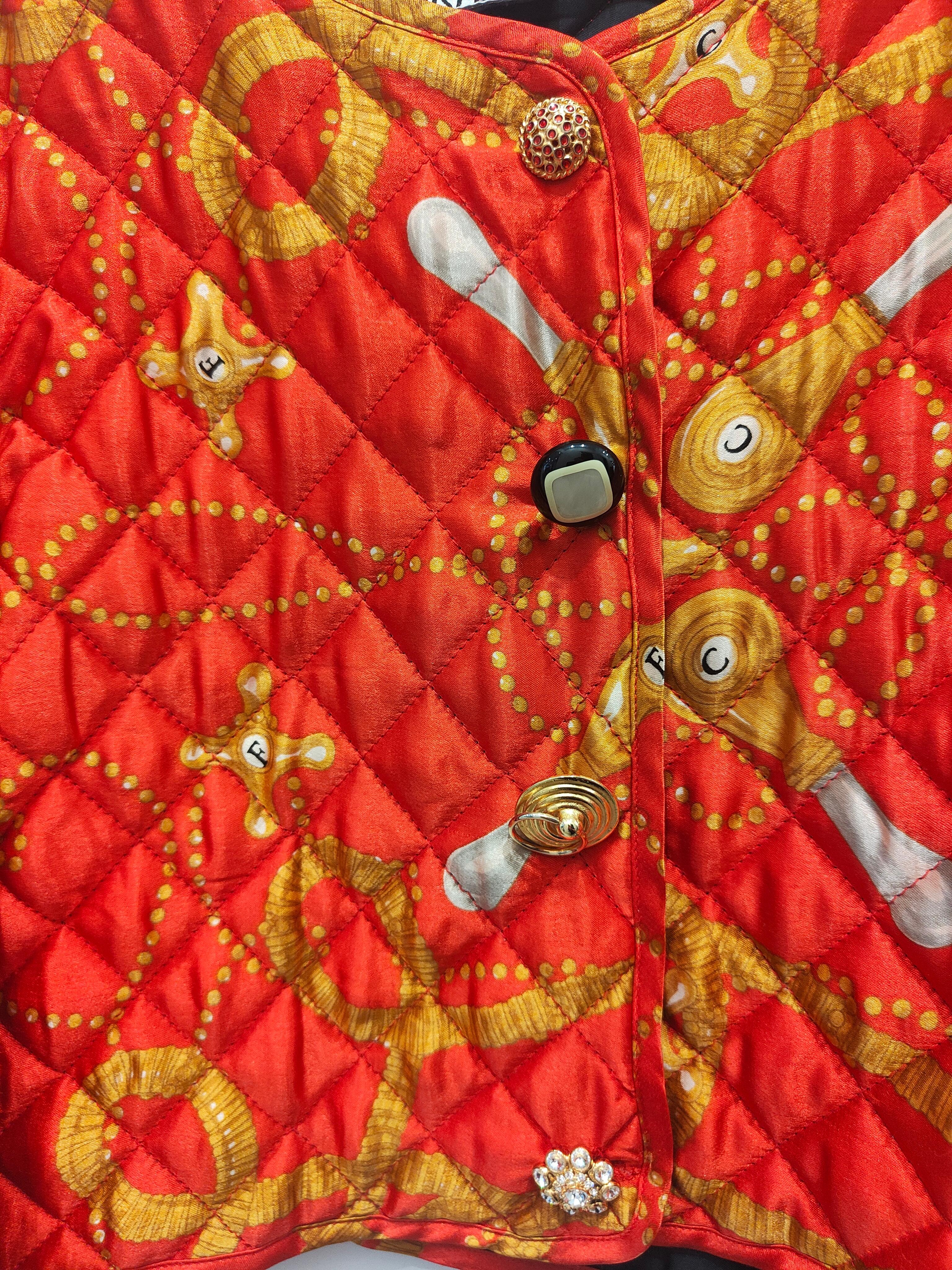 Moschino Cheap and Chic Botones joya oro rojo Cazadora bomber en venta 5