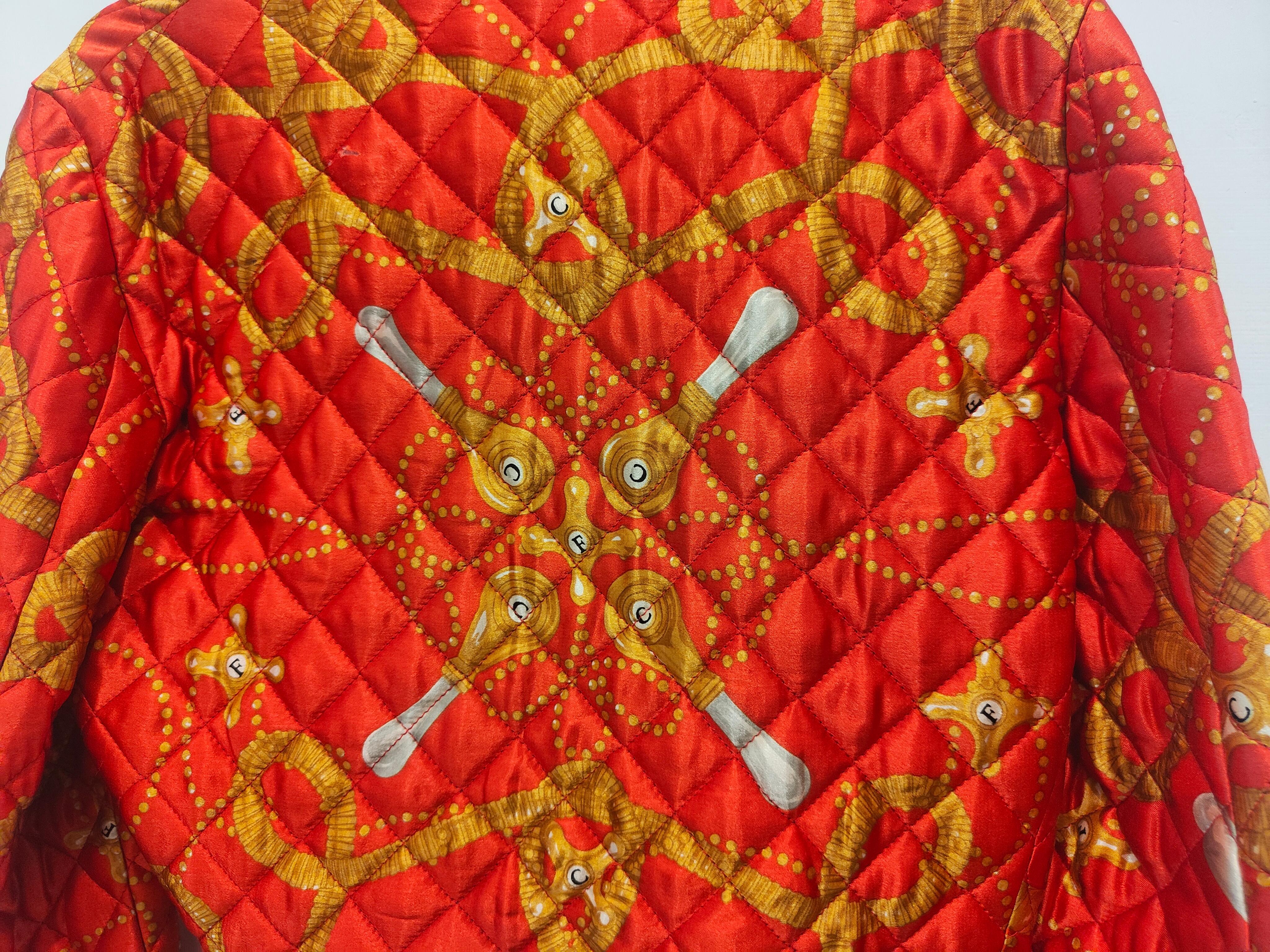 Moschino Cheap and Chic Botones joya oro rojo Cazadora bomber en venta 3
