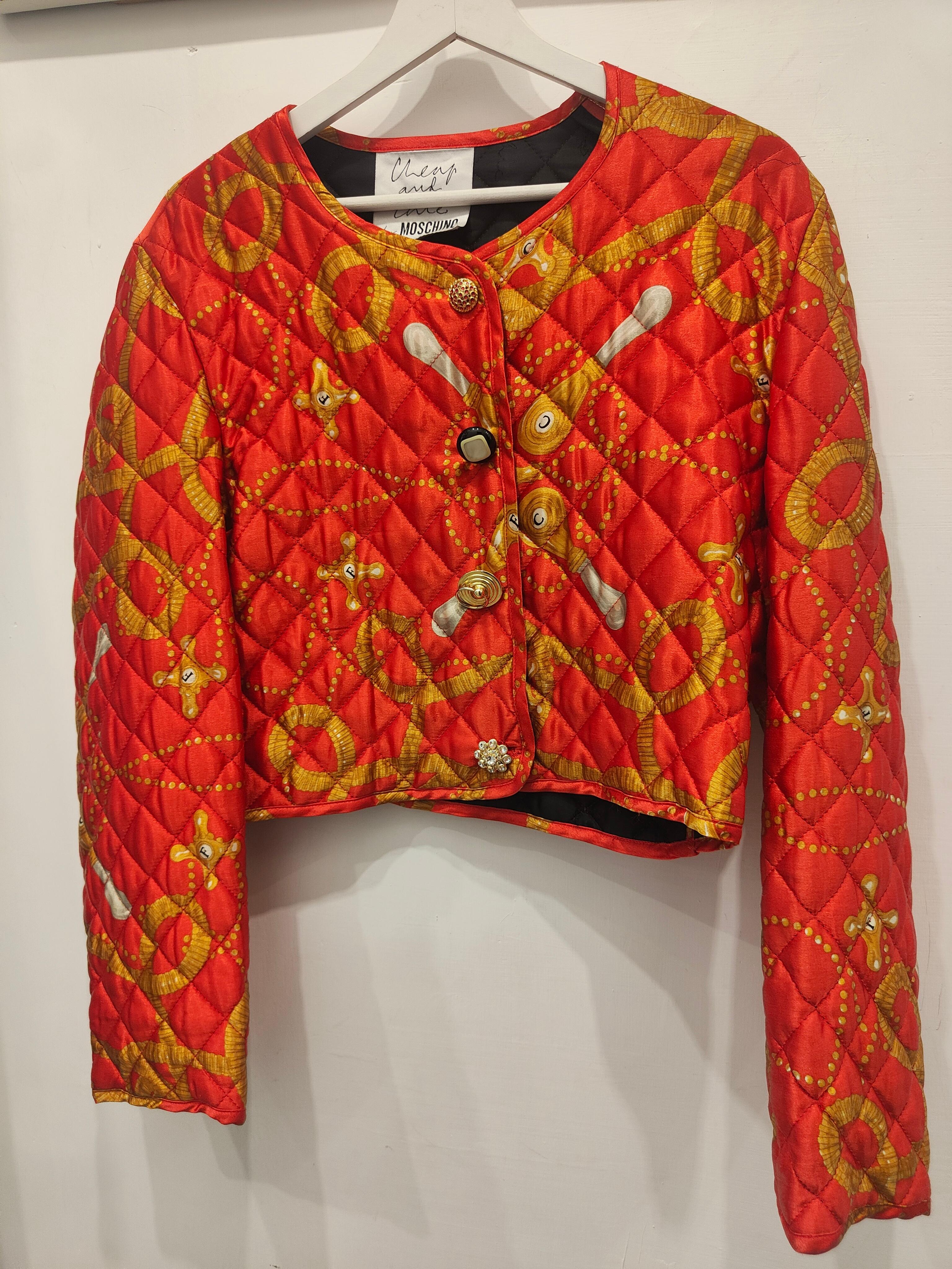 Moschino Cheap and Chic Botones joya oro rojo Cazadora bomber en venta 4