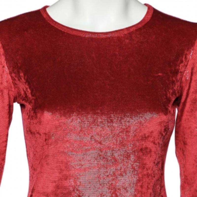 Moschino Cheap and Chic Camiseta de terciopelo elástico rojo con detalle de purpurina M en Bueno estado para la venta en Dubai, Al Qouz 2