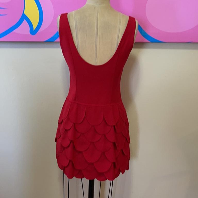 Moschino Cheap and Chic Vestido rojo festoneado de lana en venta 1