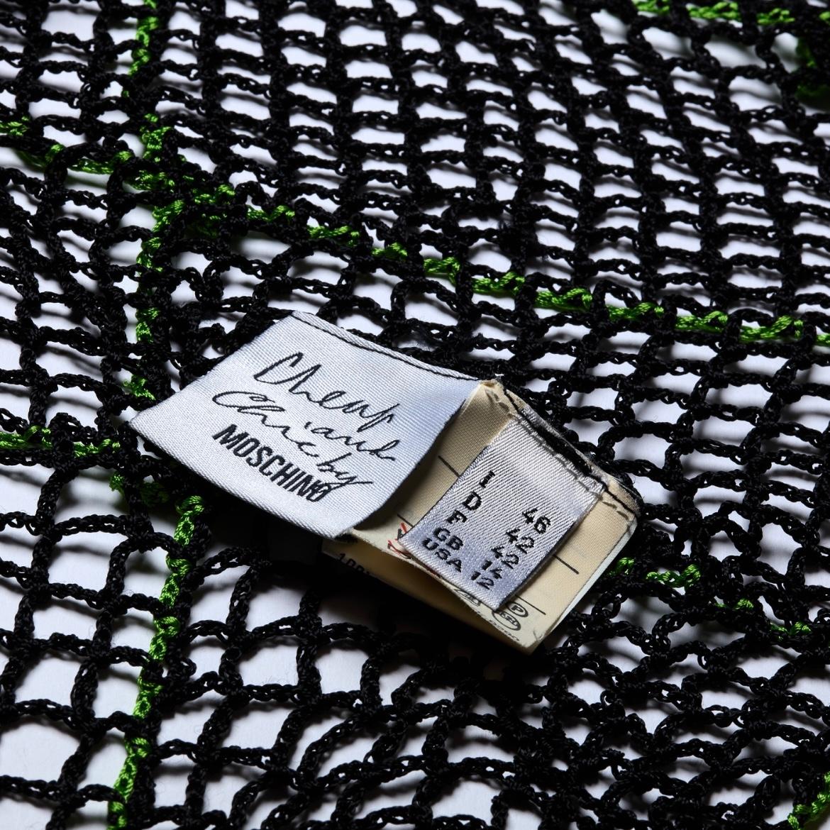 Donna Moschino Cheap and Chic P/E 1997 Cardigan nero in maglia all'uncinetto con rose rosse in vendita