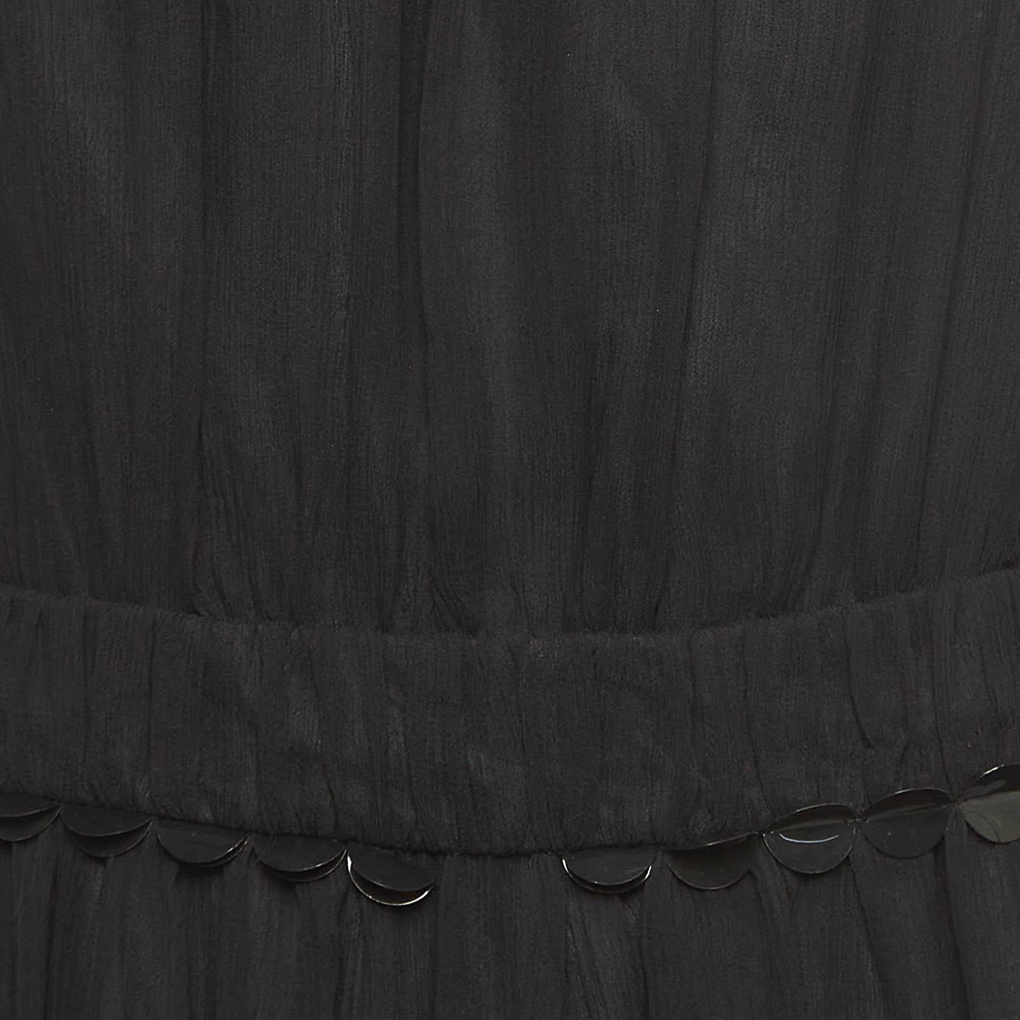 Moschino Cheap and Chic Vintage Vestido Midi de Seda con Cuello Adornado con Metal Negro M en Bueno estado para la venta en Dubai, Al Qouz 2