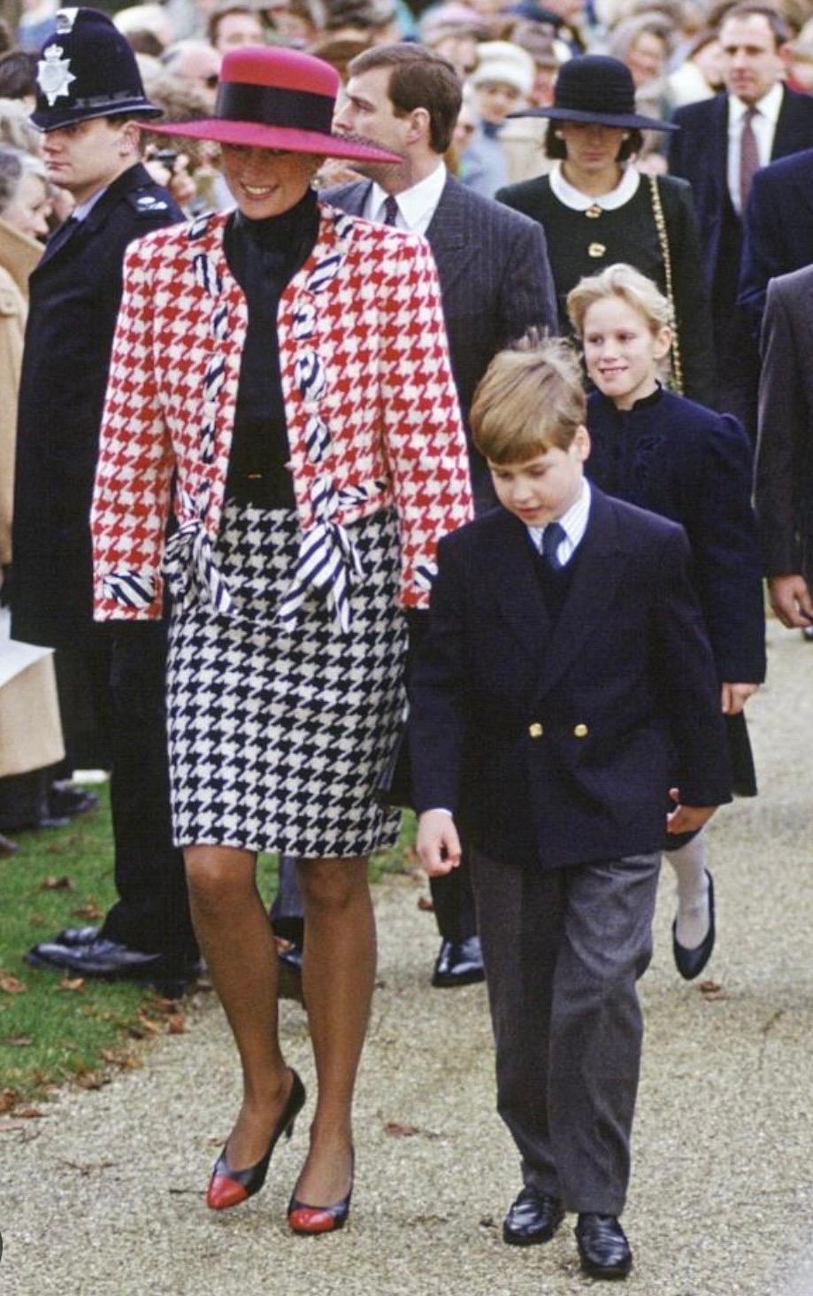 Moschino Cheap and Chic red and white houndstooth tweed scarf jacket from the early 1990's.
Featuring a classic timeless style this jacket can be worn for any occasion.
As famously seen on Princess Diana in 1990 and 1991.
Made in Italy.
Fully