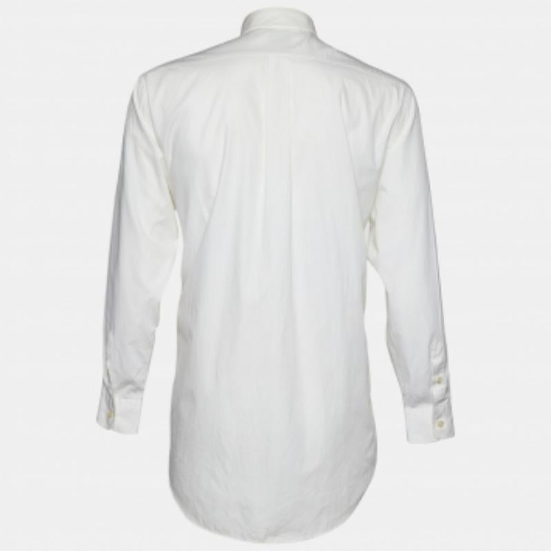 Créez une garde-robe bien garnie en y ajoutant des pièces de base sur lesquelles vous pourrez compter longtemps. Choisissez des pièces comme cette chemise de Moschino Cheap and Chic pour vous y aider. Il est confectionné en blanc et son design