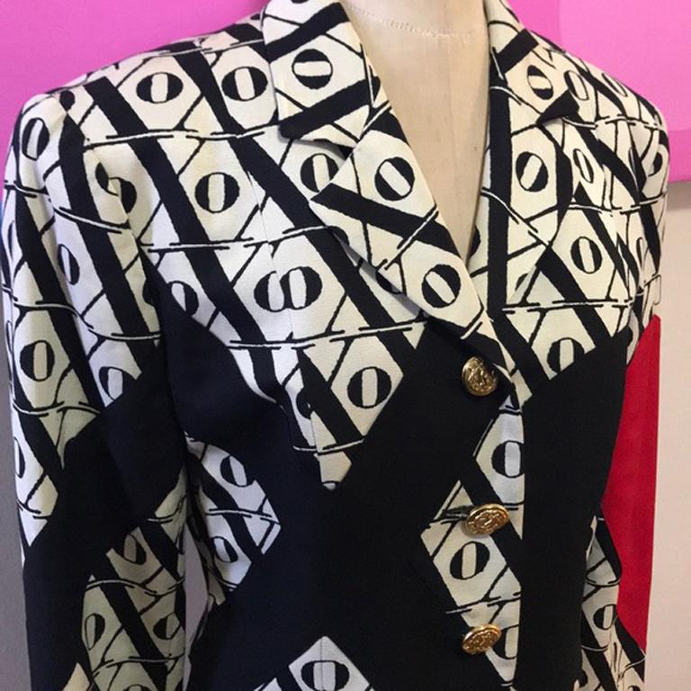 Moschino cheap and chic xo love jacket

Be retro cool wearing this vintage jacket by Moschino Cheap and Chic with X and O designs and a big heart on one sleeve and an X on the other sleeve. Pair with black skinny jeans and boots for a great look. A
