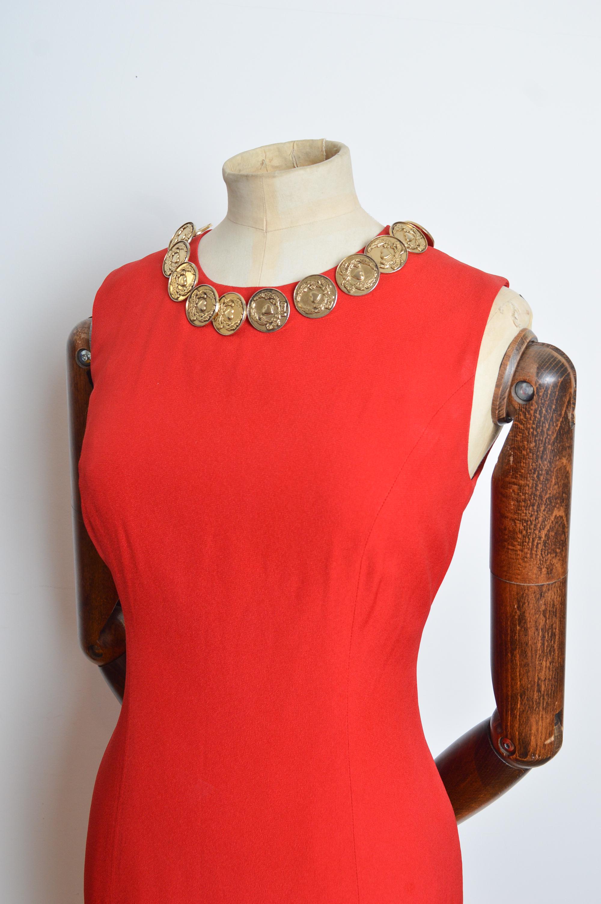 MOSCHINO Cheap & Chic Vestido con Cuello de Monedero Rojo Cereza de los años 90 - Minivestido en venta 6