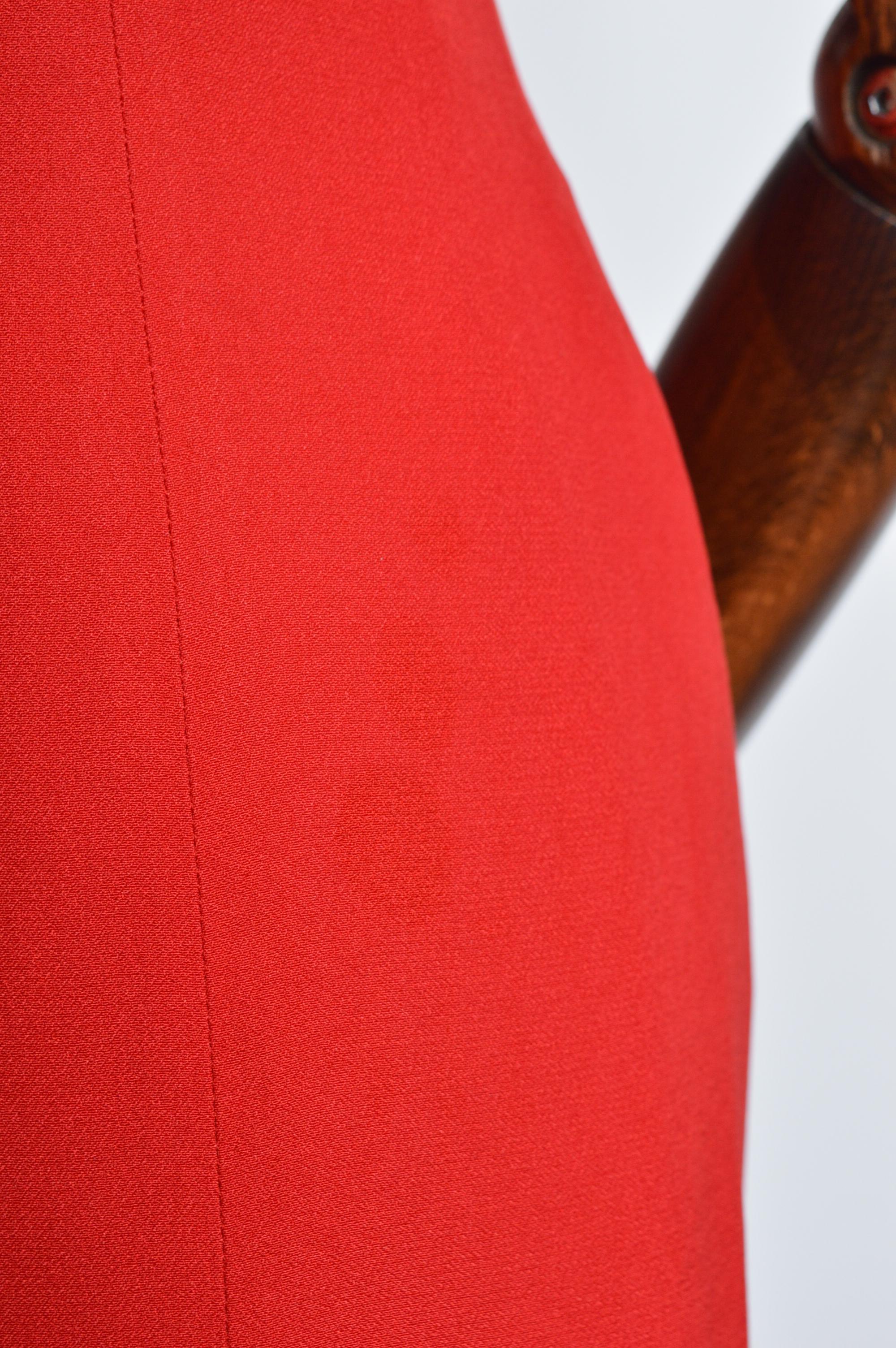 MOSCHINO Cheap & Chic Vestido con Cuello de Monedero Rojo Cereza de los años 90 - Minivestido en venta 7