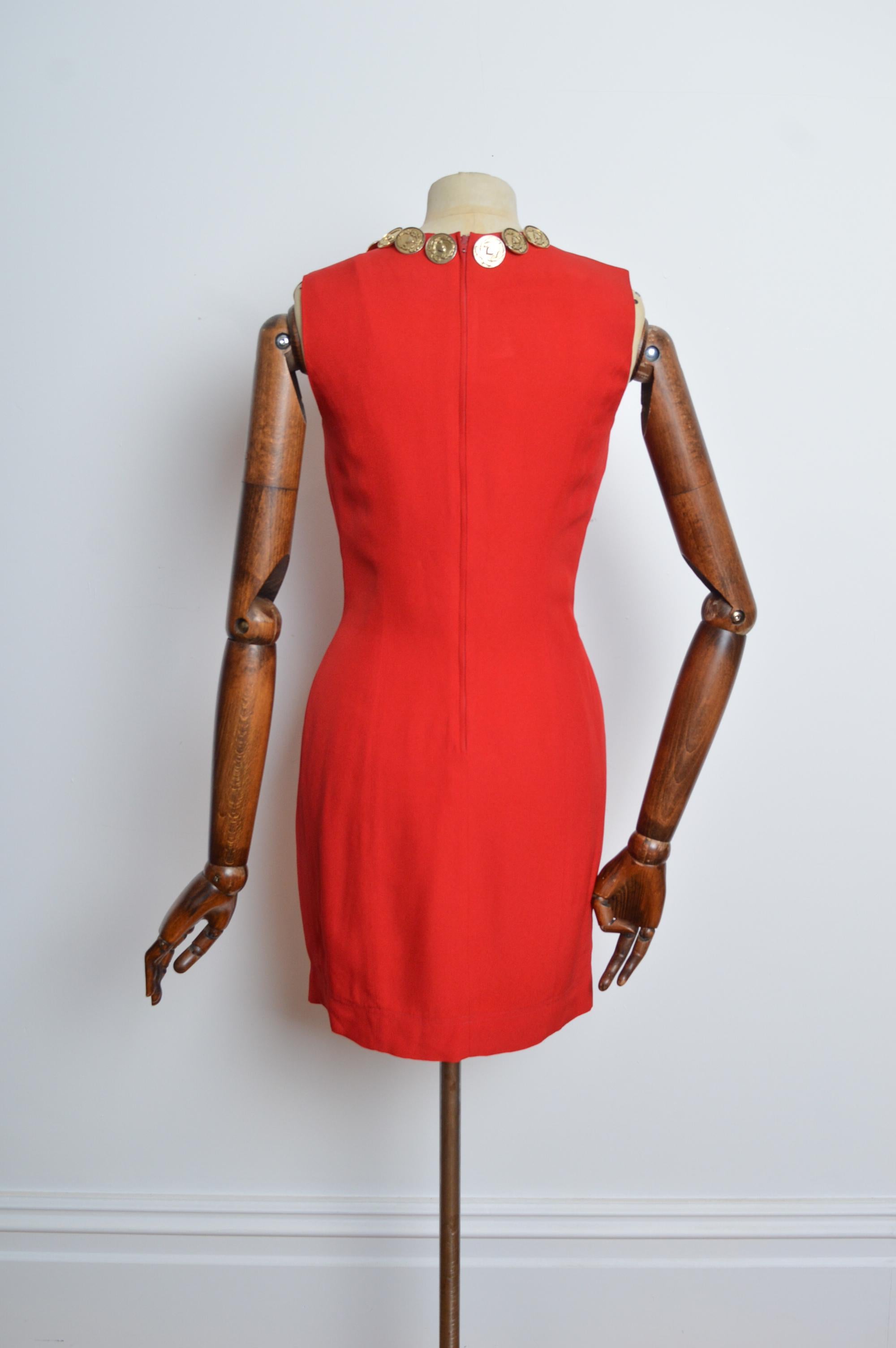MOSCHINO Cheap & Chic Vestido con Cuello de Monedero Rojo Cereza de los años 90 - Minivestido en venta 9
