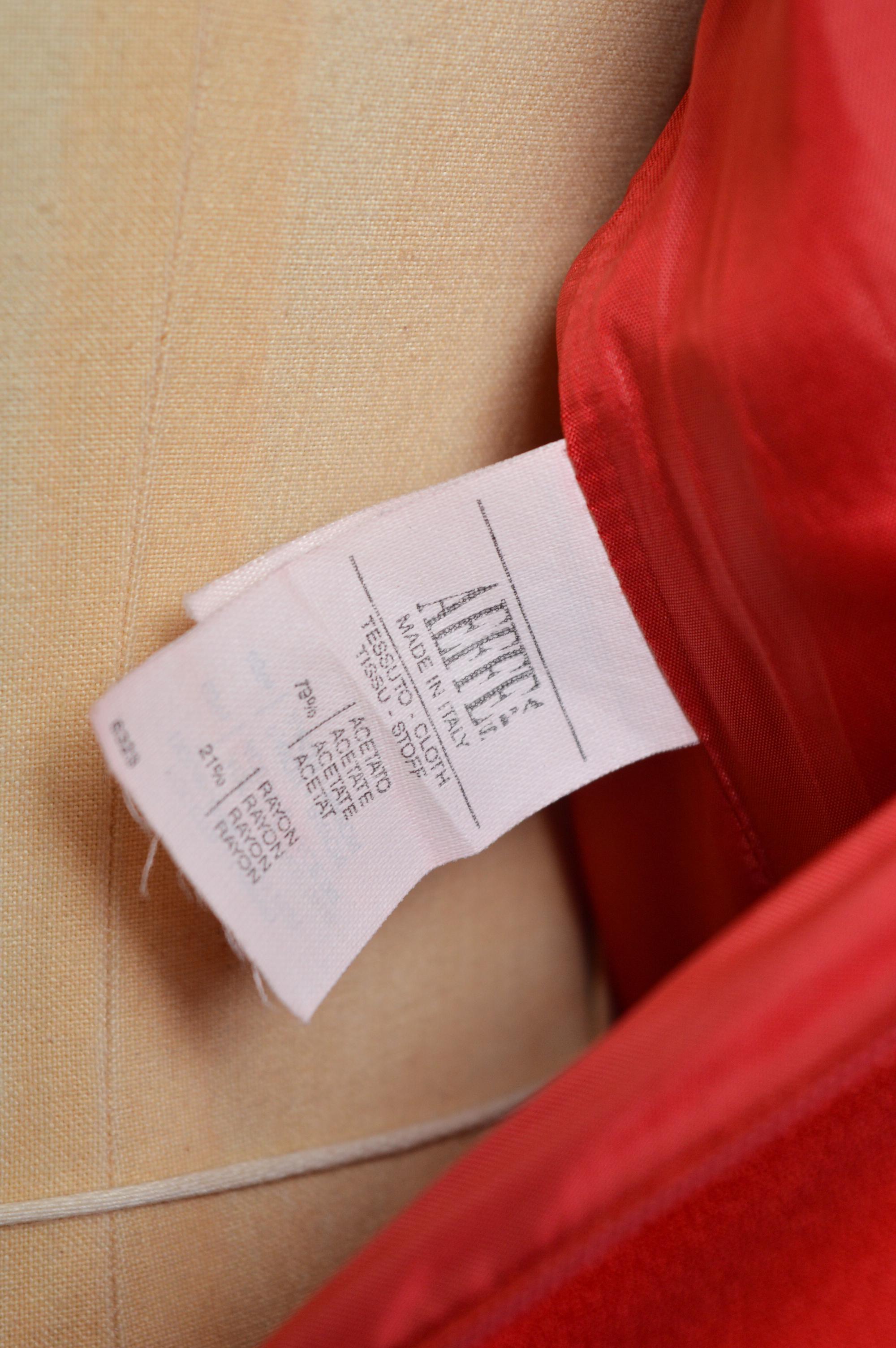 MOSCHINO Cheap & Chic Vestido con Cuello de Monedero Rojo Cereza de los años 90 - Minivestido en venta 11