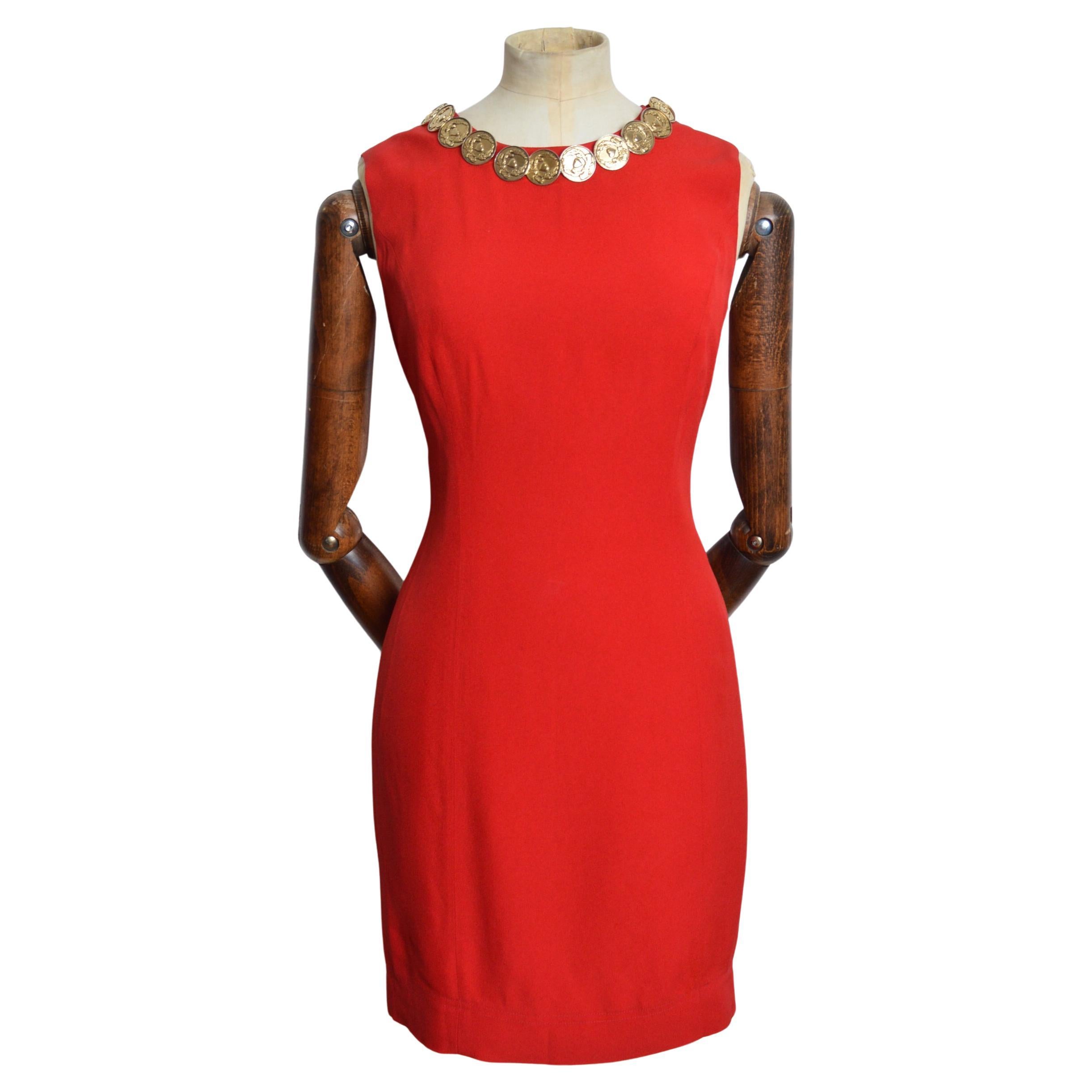 MOSCHINO Cheap & Chic Vestido con Cuello de Monedero Rojo Cereza de los años 90 - Minivestido en venta
