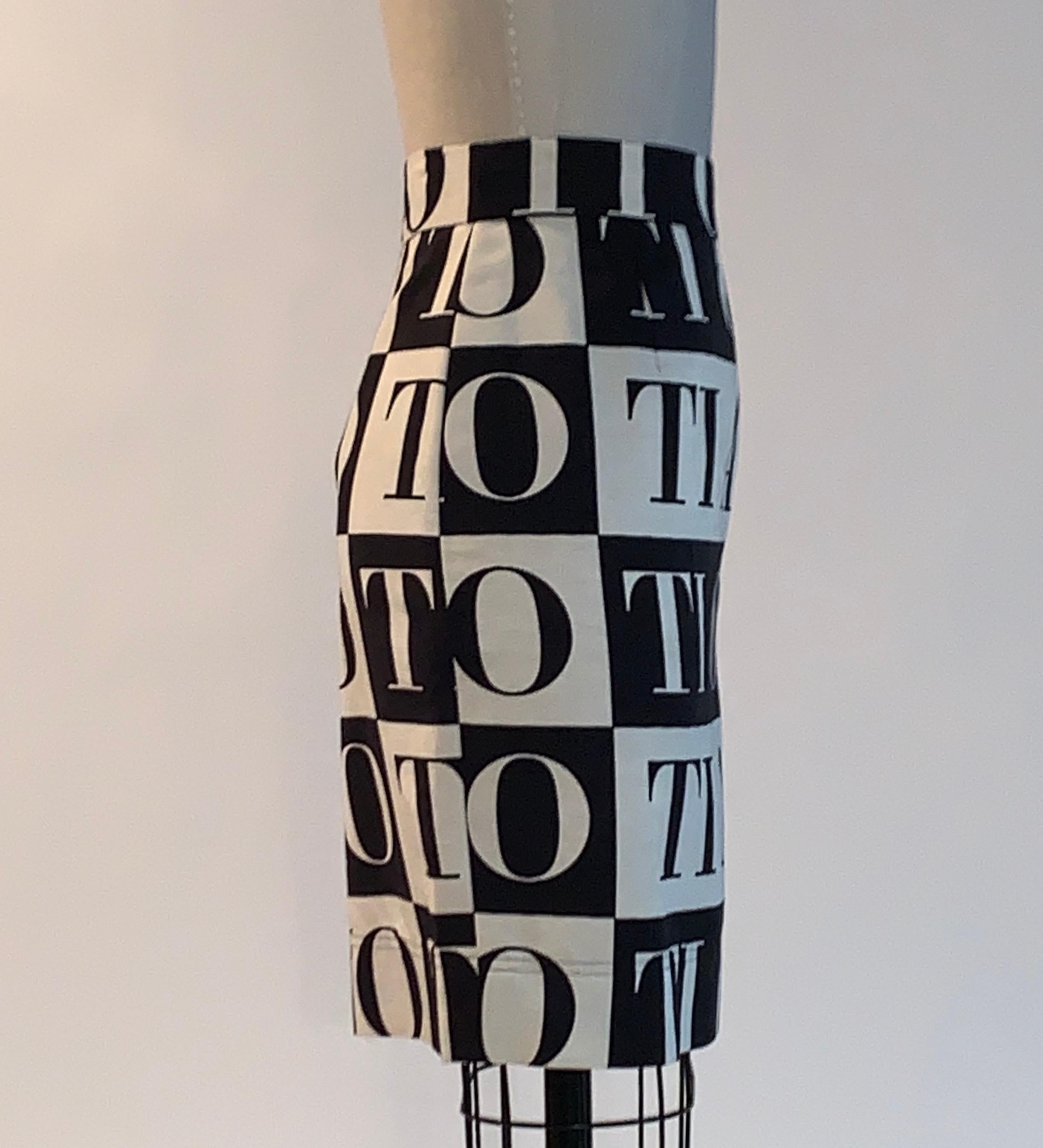 Moschino Cheap & Chic 1990s Ti Amo Ti Odio Black and White Pencil Skirt In Good Condition For Sale In San Francisco, CA