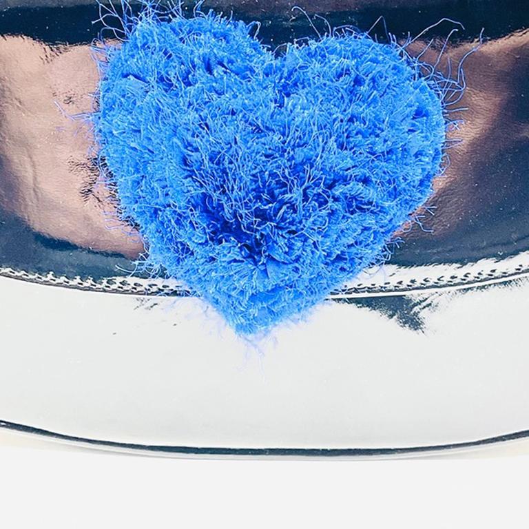 Moschino cheap & chic black patent bag blue heart

This vintage bag by Moschino is a great addition to your wardrobe. Super fun heart shaped fur clasp on the front. Nice for special events or date night! No Dust Bag

Across front - 10.5 in
Top to