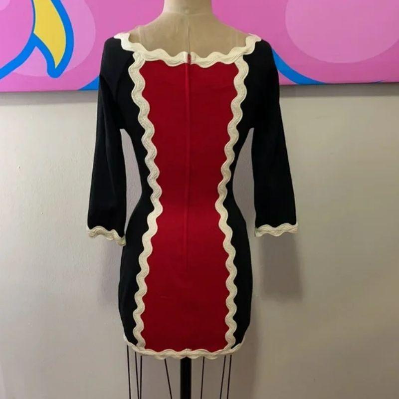 Moschino Cheap Chic Schwarz Rotes Rick Rack Kleid aus Wolle im Zustand „Gut“ in Los Angeles, CA