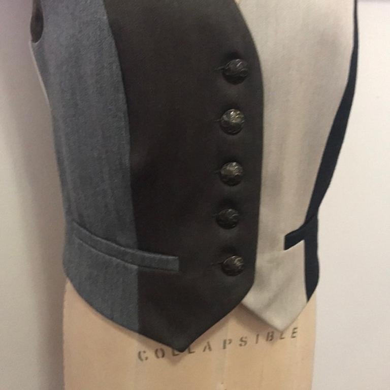 Nero Moschino Cheap and Chic Gilet in lana a righe marrone in vendita