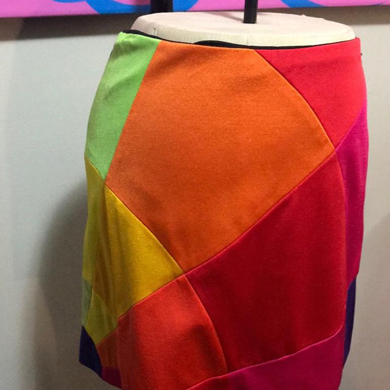 Moschino cheap chic color block mini skirt

Unique rainbow skirt by Moschino ! Great for festive events !  This is half of the same suit worn by Fran Dresher's character Fran Fein on The Nanny.

Brand runs small
Size 8
Across the waist - 13 1/2