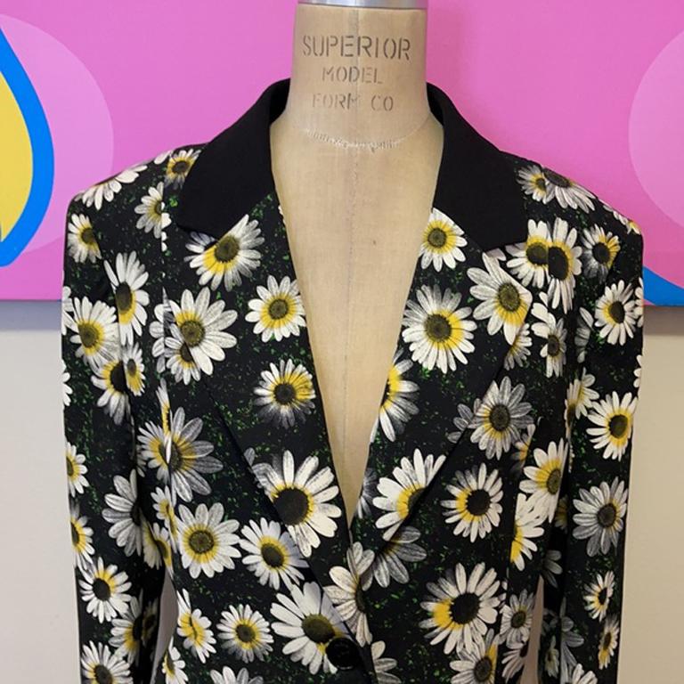 Moschino cheap chic daisy blazer nwt

Moschino makes summer dressing fun with this daisy print blazer! Pair with black pencil pants or white jeans for a finished look.  New with tags.
Size 14

Across the chest - 20.5 in.
Across the waist - 18