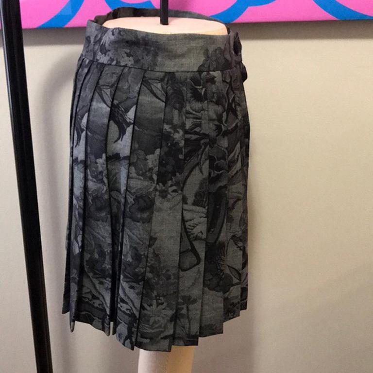 Moschino Cheap Chic Gray Pleated Skirt Wool In Good Condition For Sale In Los Angeles, CA