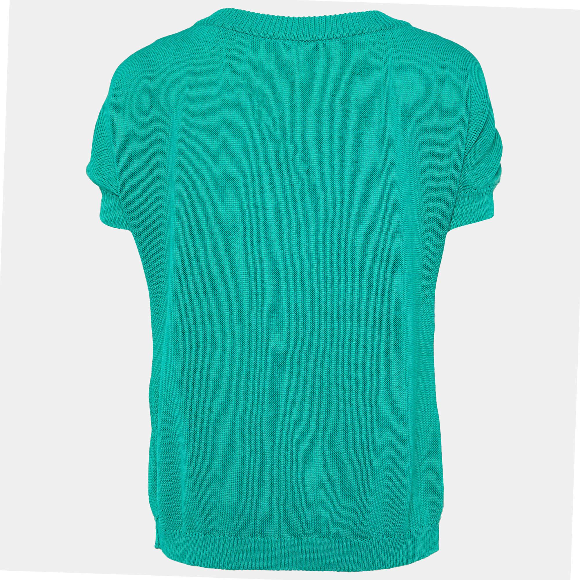 Whether it is to create a chic OOTD or to lounge around this cardigan is a versatile piece and can be styled in many ways. It is made of cotton.