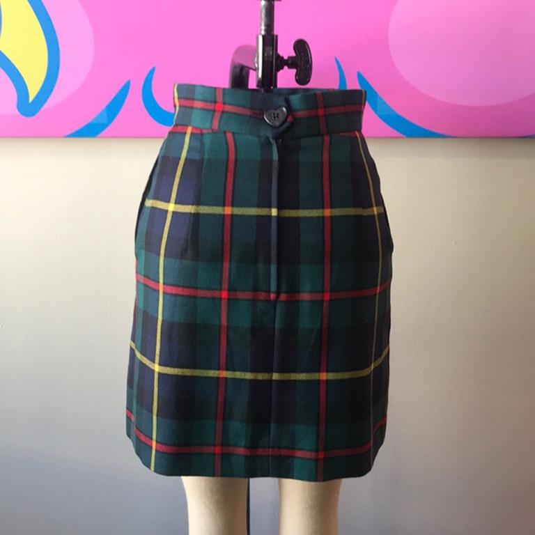 Moschino Cheap Chic Green Wool Plaid Skirt In Good Condition For Sale In Los Angeles, CA