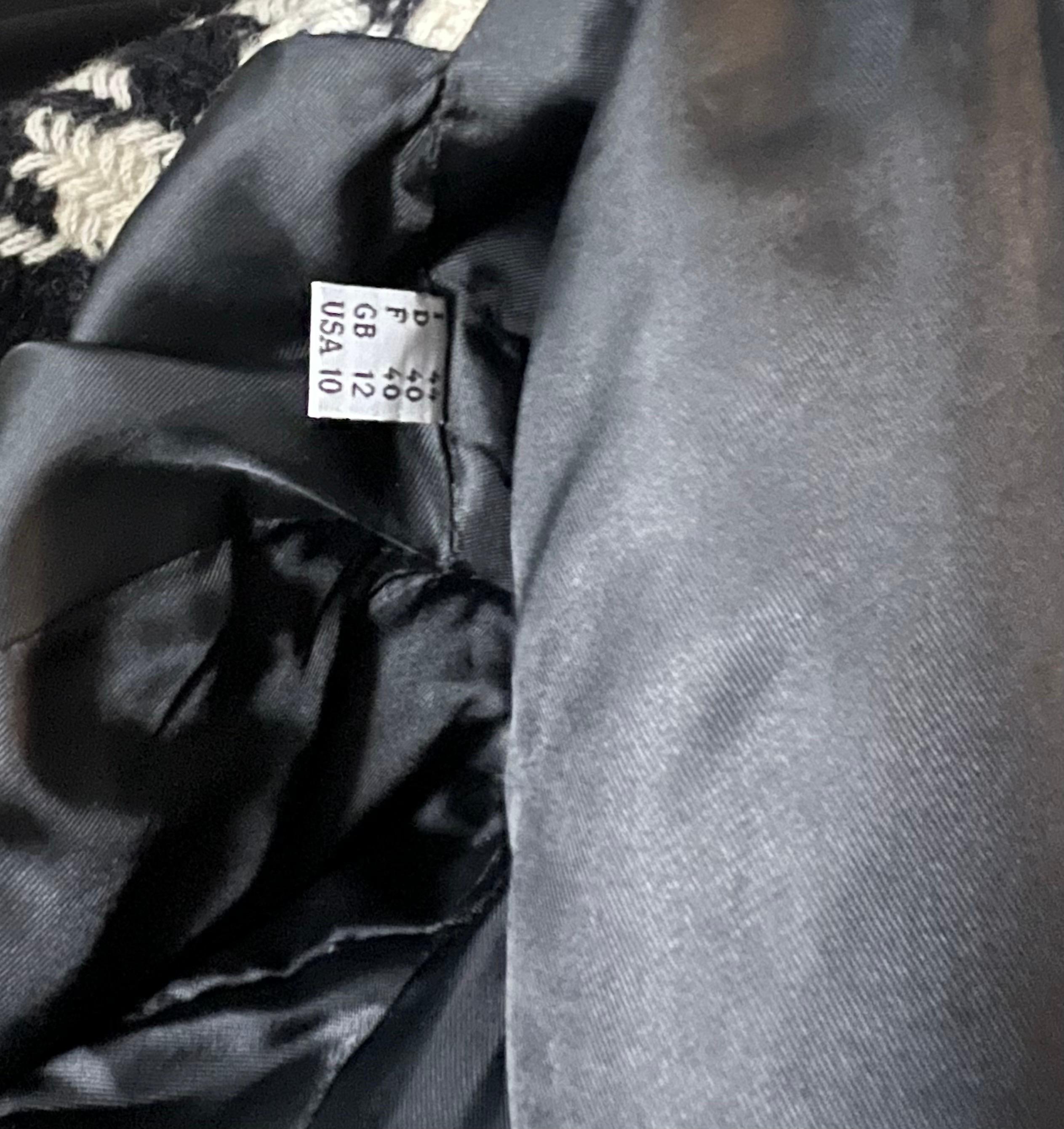 Moschino Cheap & Chic Houndstooth Question Mark Jacket For Sale 4