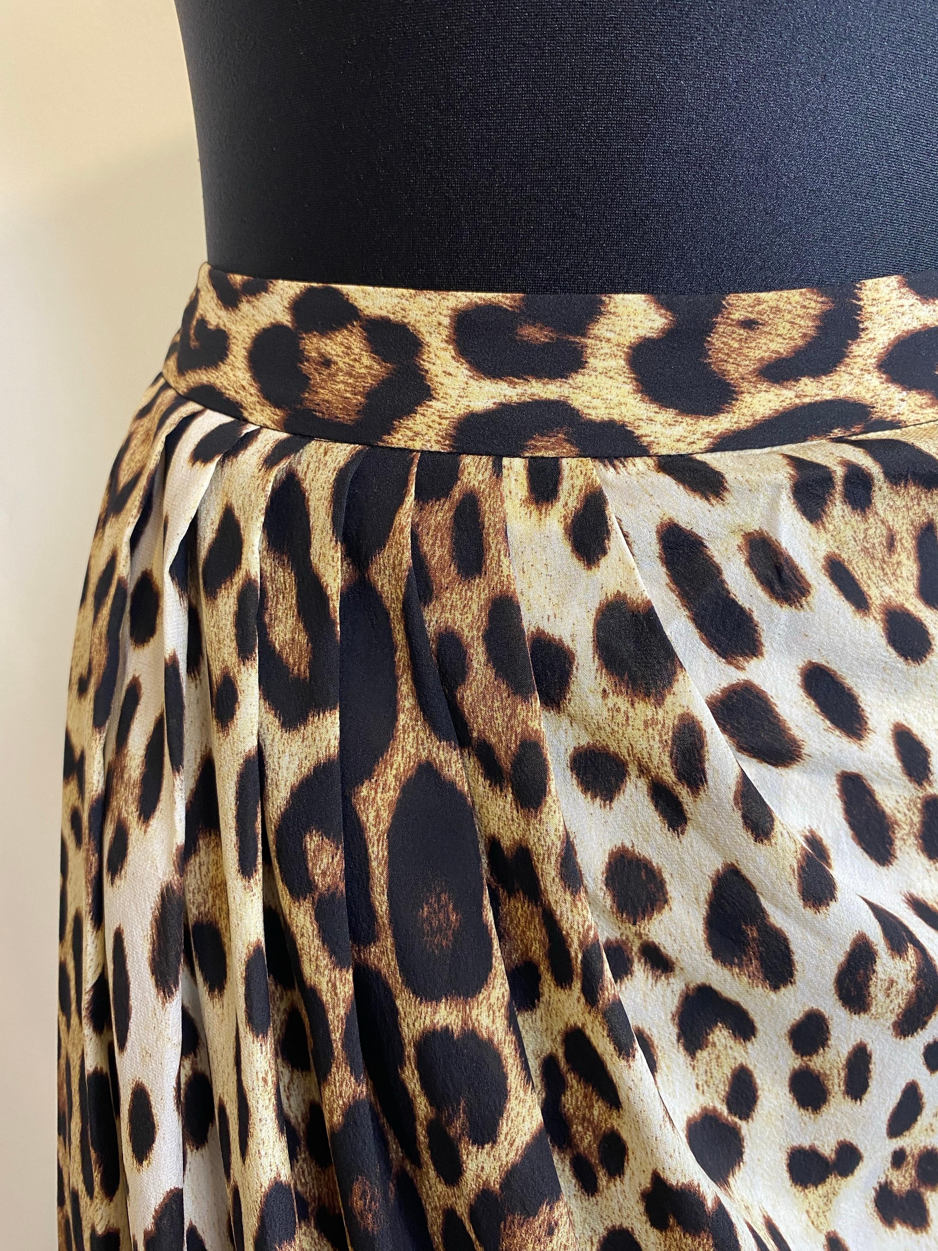 Black Moschino Cheap & Chic leopard print skirt For Sale