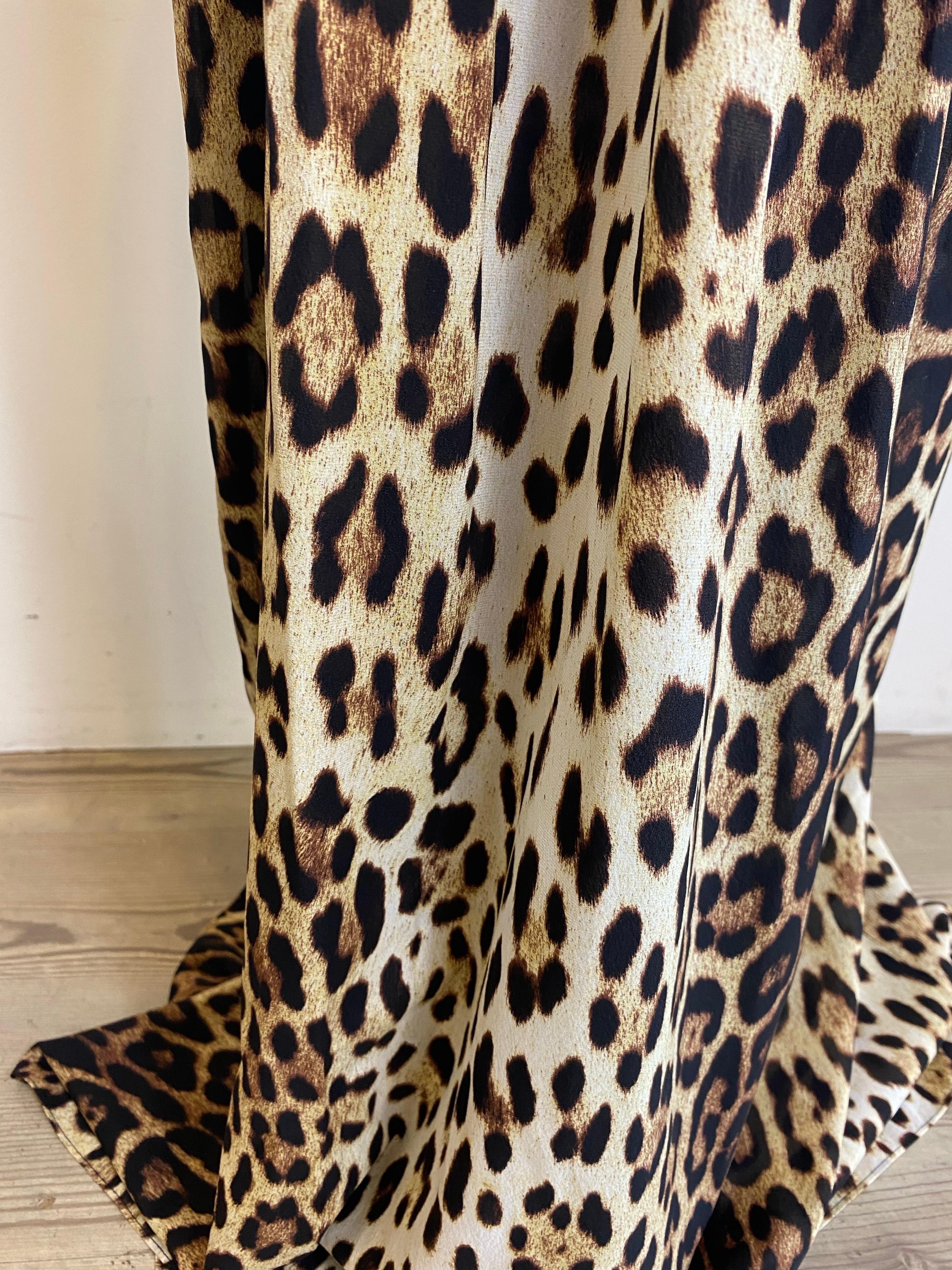 Women's or Men's Moschino Cheap & Chic leopard print skirt For Sale