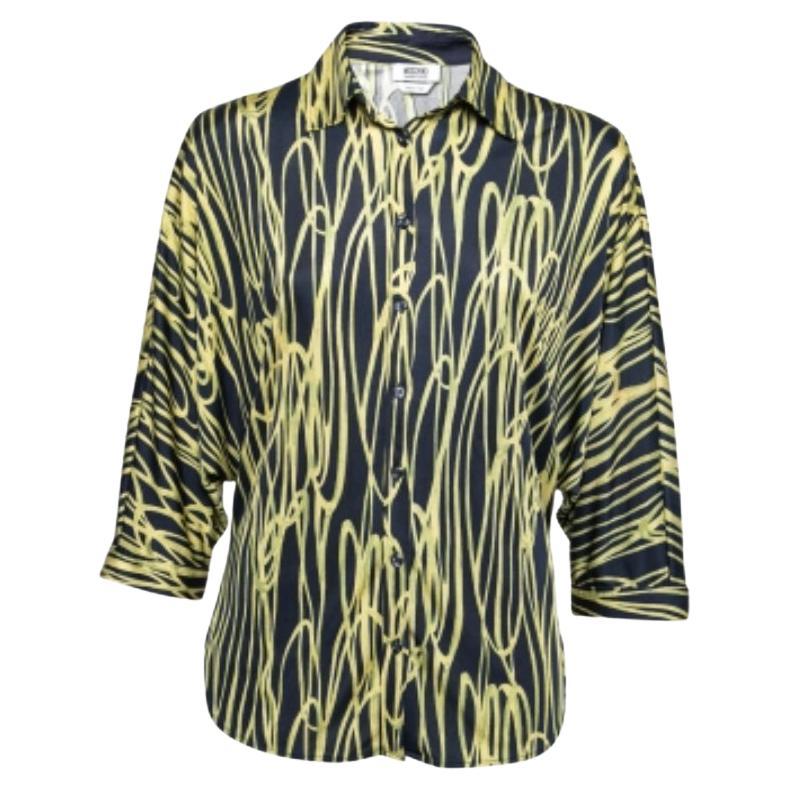 Chemise Moschino Cheap & Chic à manches dolman en jersey imprimé bleu marine et jaune S en vente