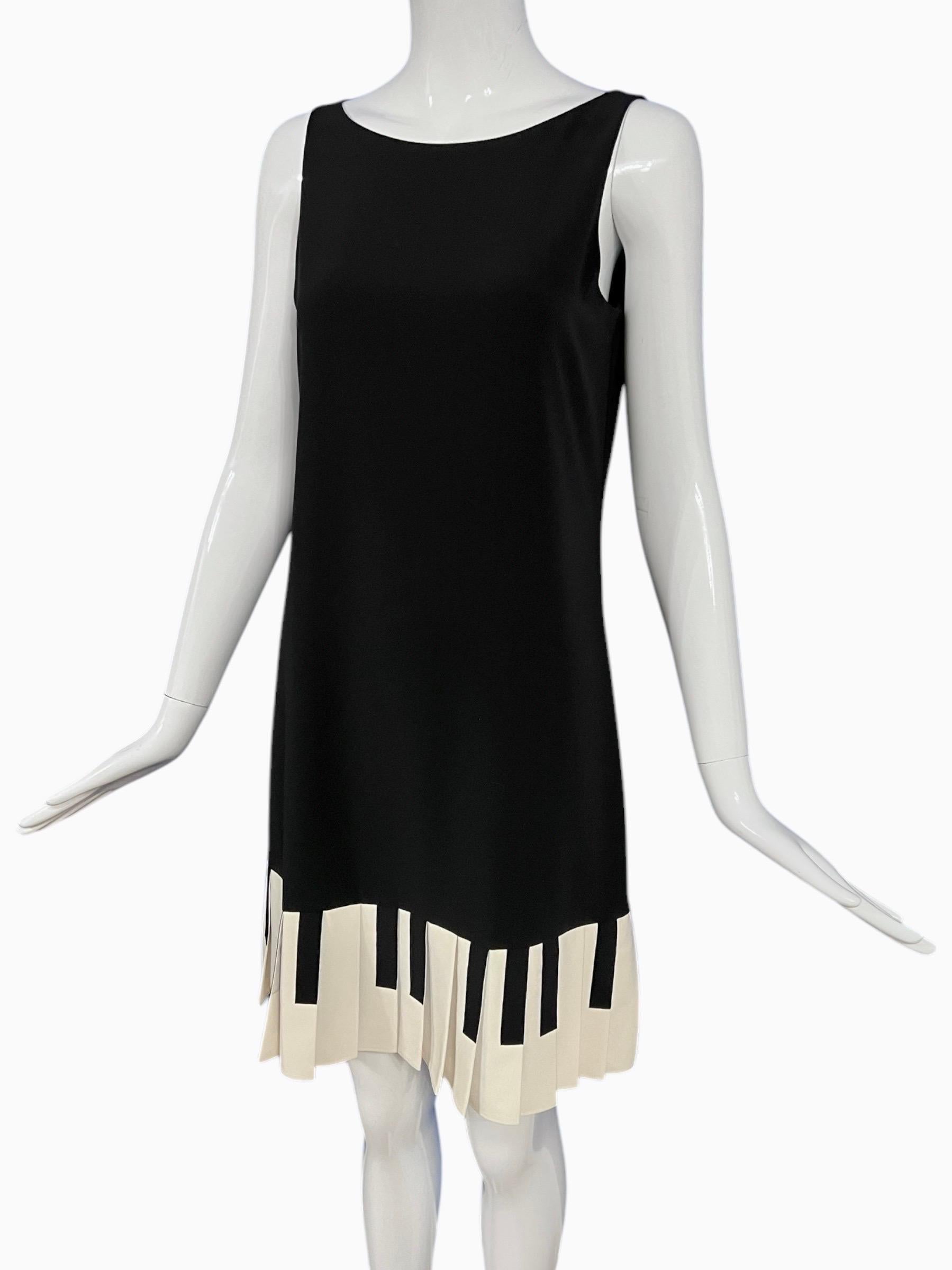 Vestido Piano Moschino Cheap and Chic visto en The Nanny en Excelente Estado en Concord, NC