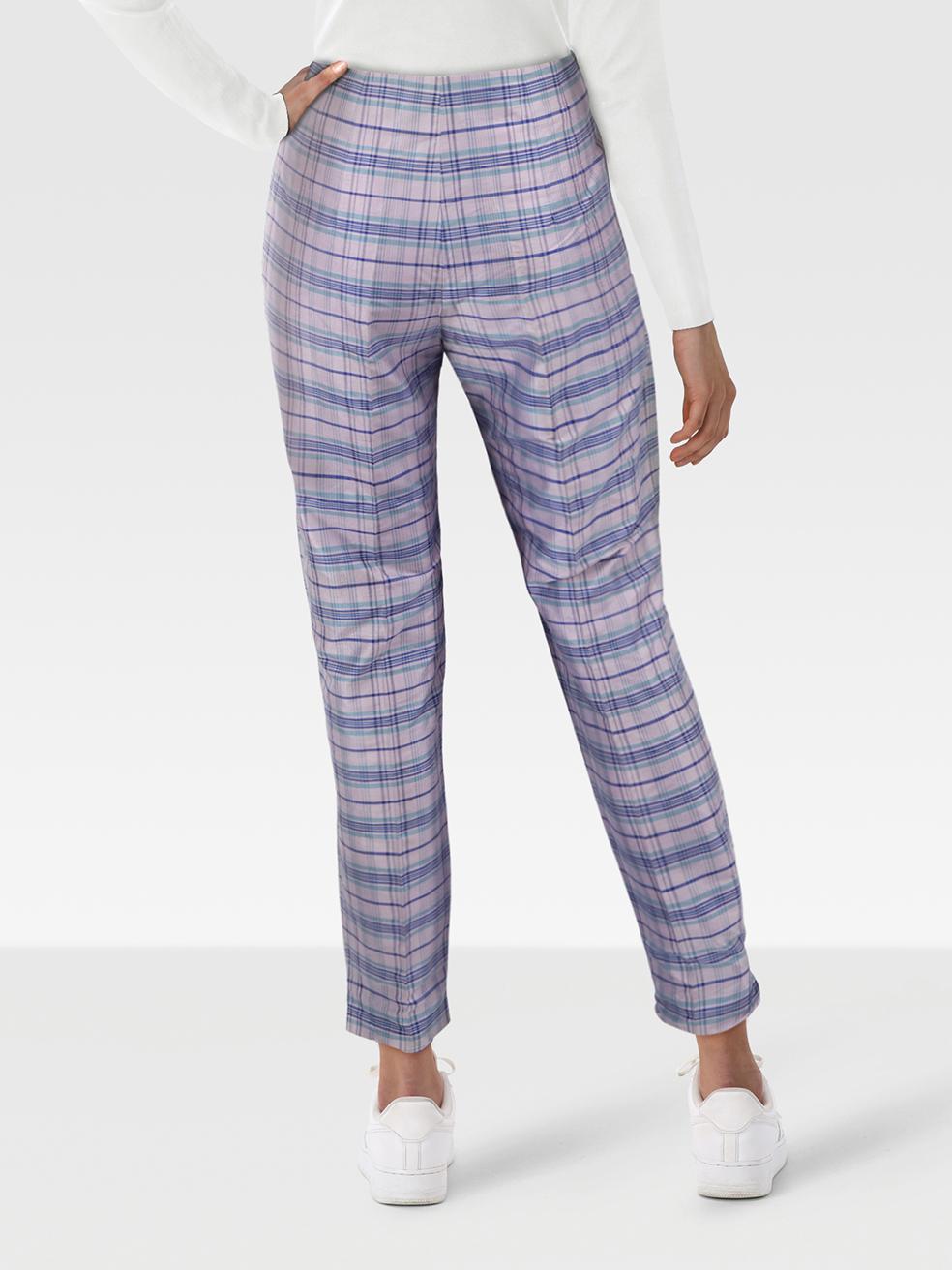 CONDITION is Good. Minor wear to the trousers is evident. Loose stitching on both trouser leg hems on this used Moschino designer resale item.
 
 
 
 Details
 
 
 Purple
 
 Silk
 
 Trousers
 
 Tartan pattern
 
 Slim fit
 
 High rise
 
 Side zip and