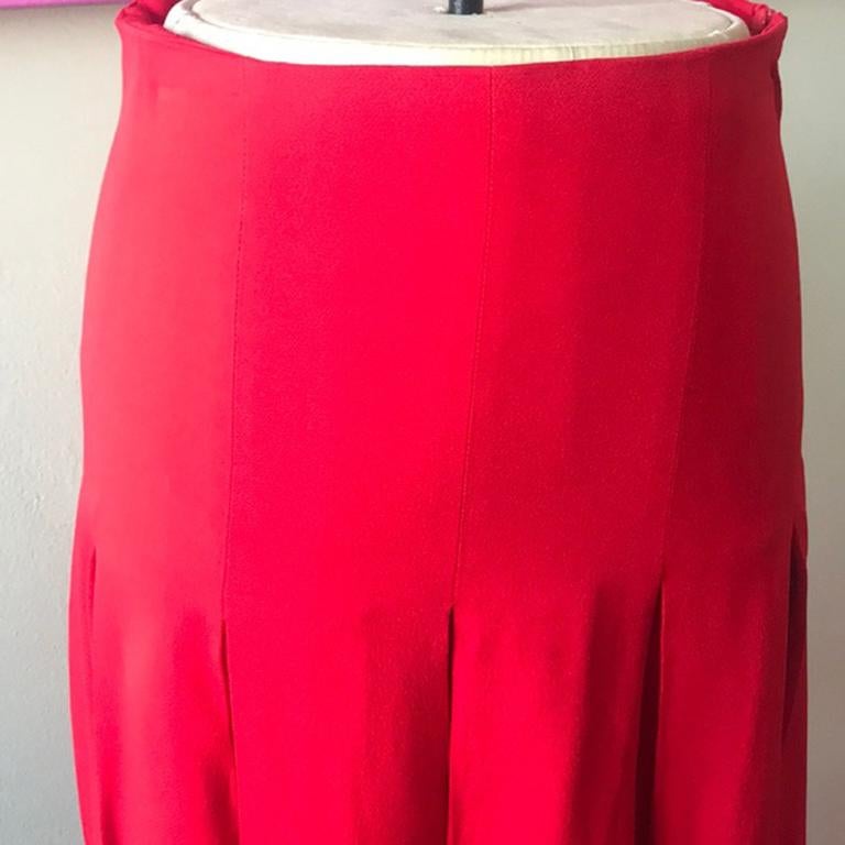 Moschino cheap chic red pleated skirt

This classic red Pleated Skirt is vintage Moschino and as wearable today as when it was made - pair with black sweater and boots for fall. Brand runs small. 
Across waist - 14 1/2 in.
Across hips - 17 1/2