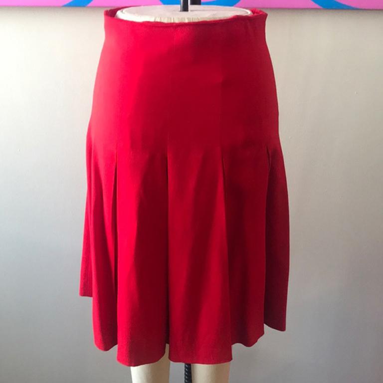 Moschino Cheap Chic Red Pleated Skirt In Good Condition For Sale In Los Angeles, CA