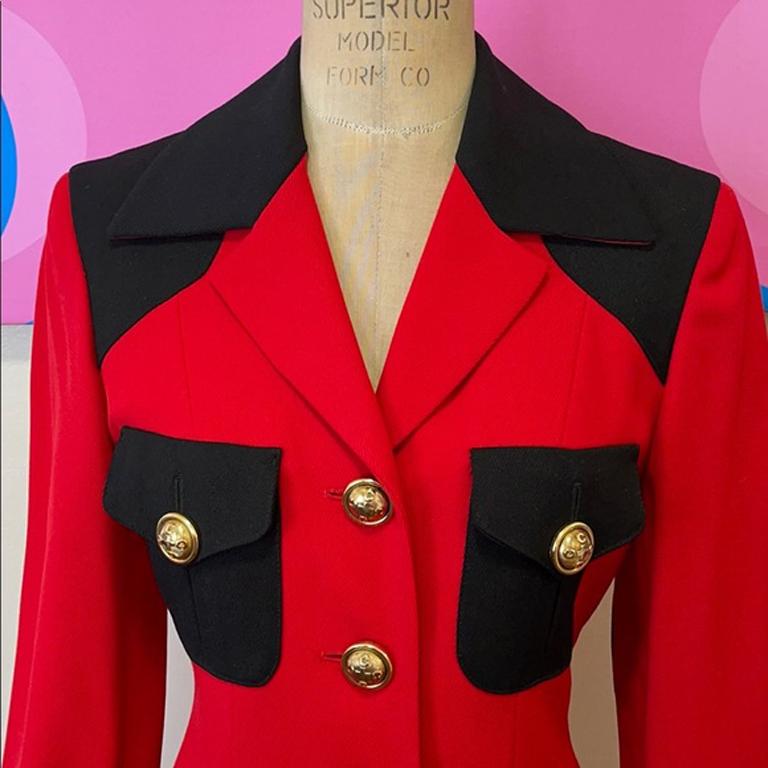 Moschino cheap chic red wool military jacket

This military style jacket by Moschino Cheap & Chic is the perfect vintage piece to add to your fall wardrobe. Pair with a pencil skirt in black or pencil pants and boots for a finished look. 
Size