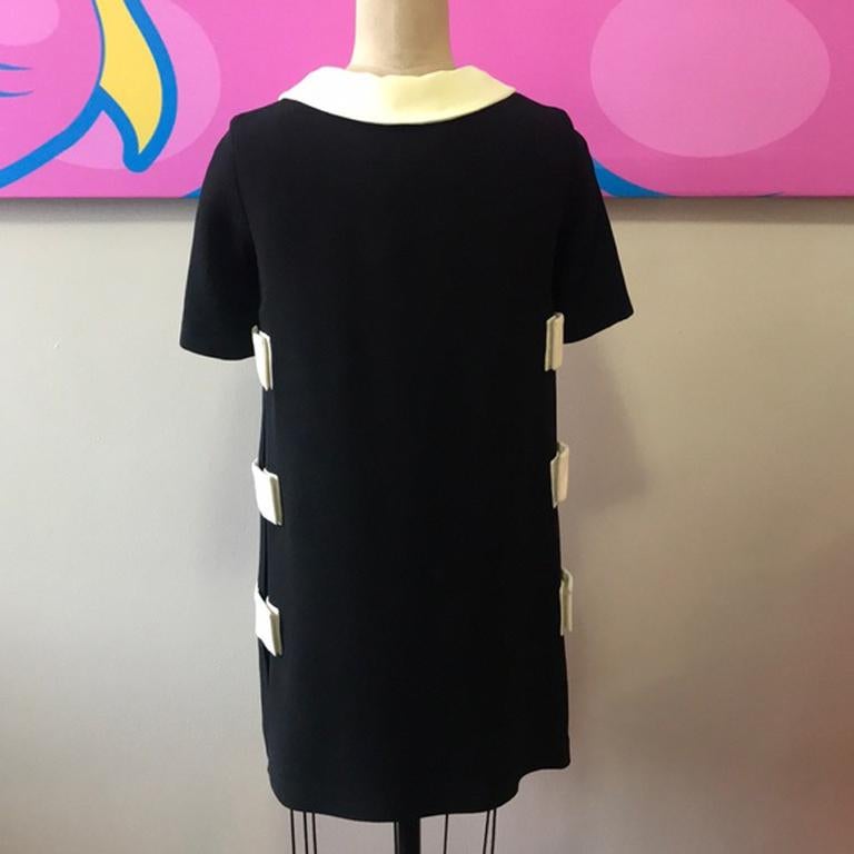 Moschino Cheap Chic Shift Dress Red Bow Black In Good Condition For Sale In Los Angeles, CA