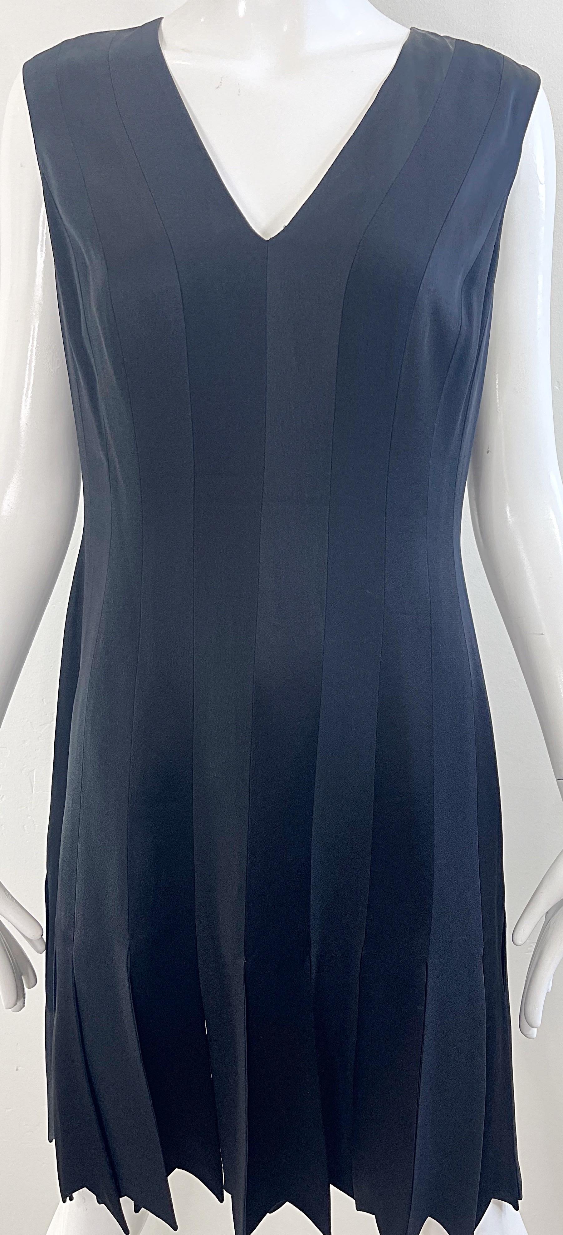 Moschino Cheap and Chic Spring 1993 Carwash Hem Taglia 6 / 8 Nero Vintage 90s Dress in vendita 11