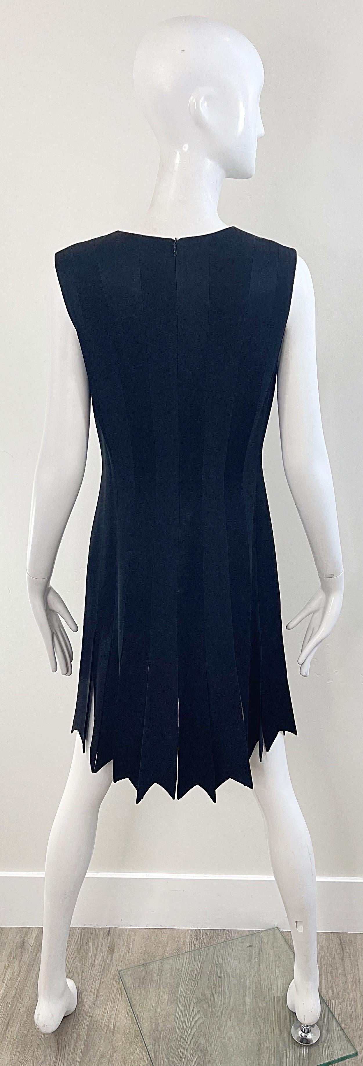 Moschino Cheap and Chic Spring 1993 Carwash Hem Taglia 6 / 8 Nero Vintage 90s Dress in vendita 2