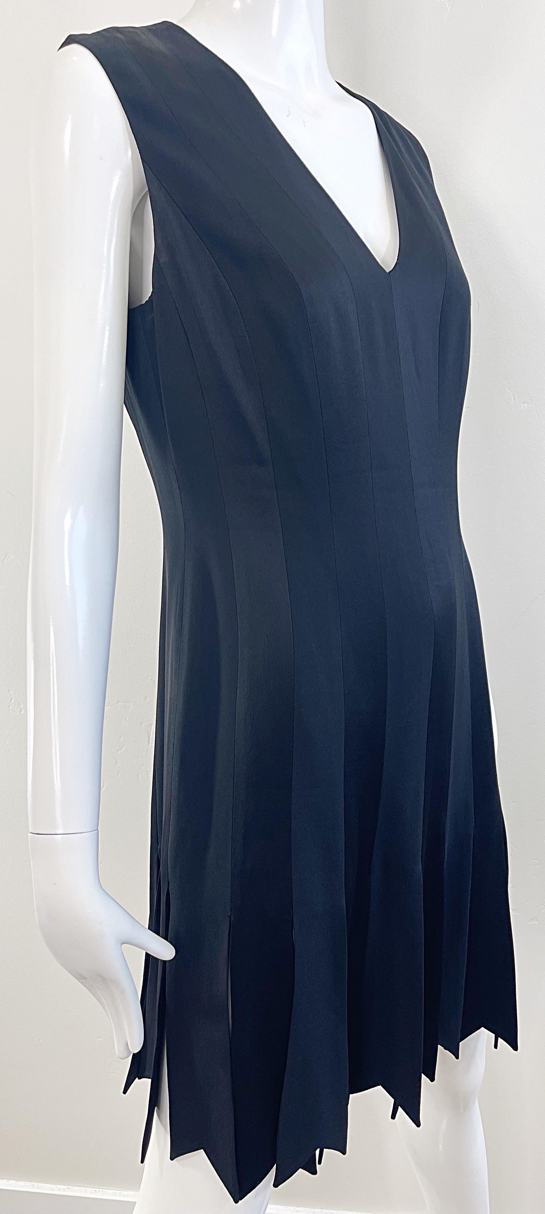 Moschino Cheap and Chic Spring 1993 Carwash Hem Taglia 6 / 8 Nero Vintage 90s Dress in vendita 3