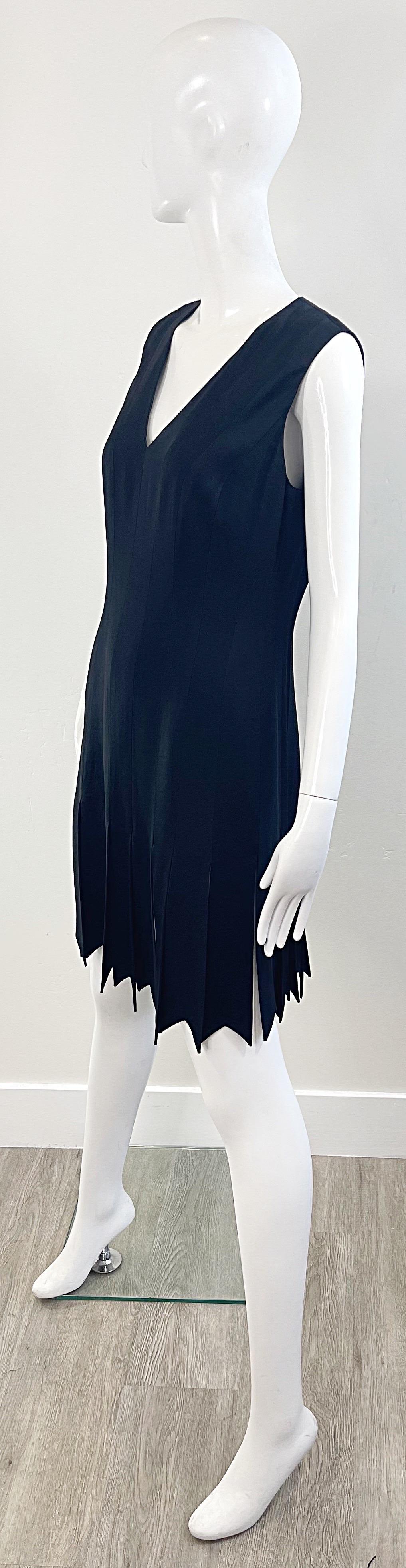 Moschino Cheap and Chic Spring 1993 Carwash Hem Taglia 6 / 8 Nero Vintage 90s Dress in vendita 4