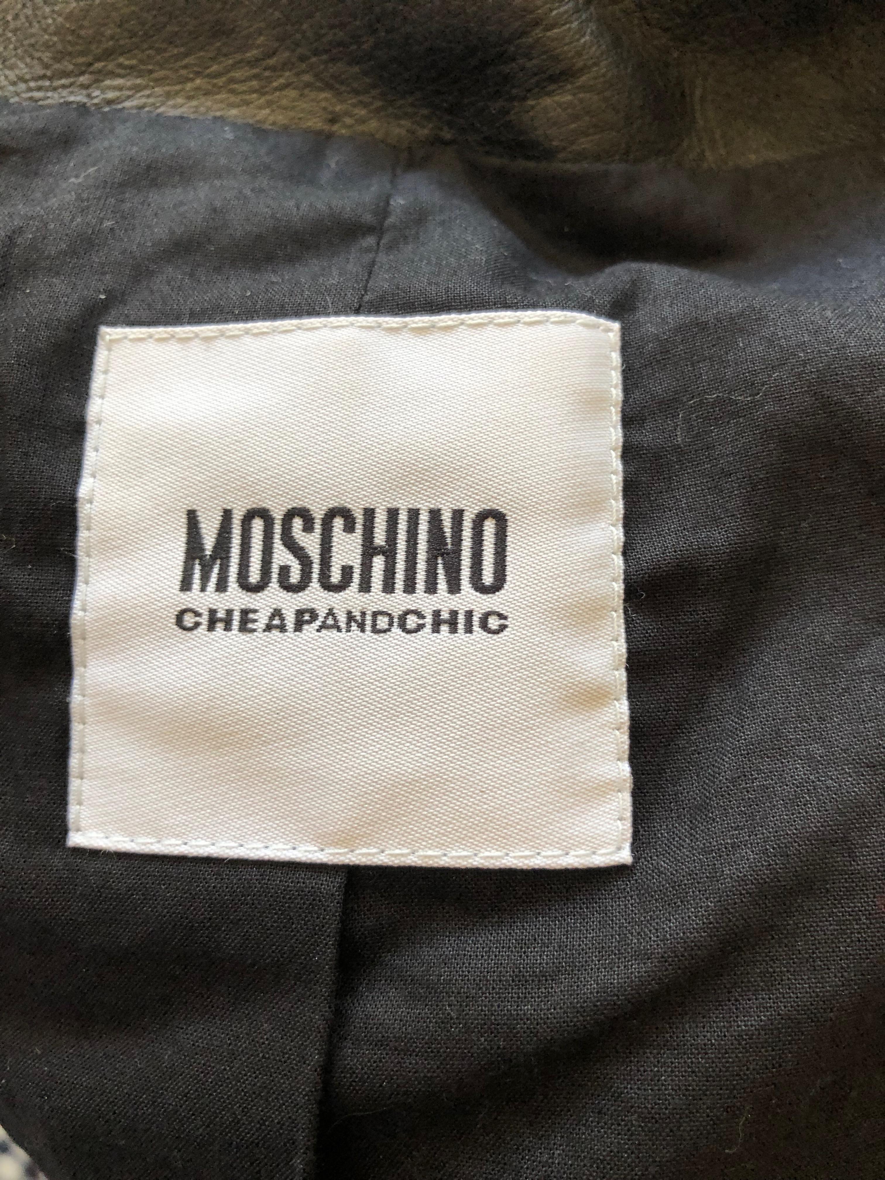 Moschino Cheap & Chic Vintage Cropped Black Lambskin Jacket with Gold Chain  For Sale 6