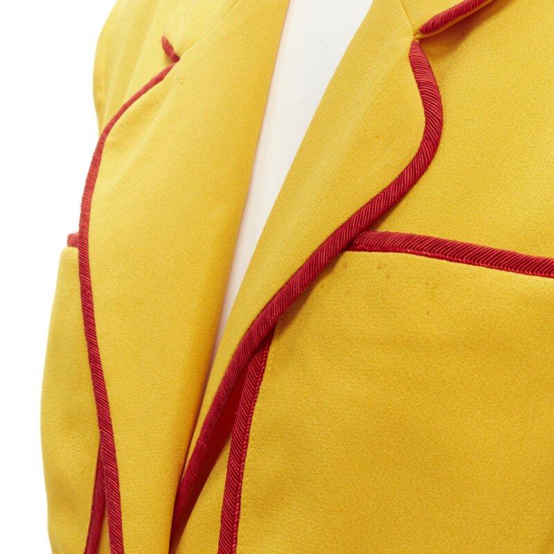 MOSCHINO CHEAP CHIC Vintage Blazerjacke mit 4 Schubladen und gelb-roter Verzierung IT44 L im Angebot 5
