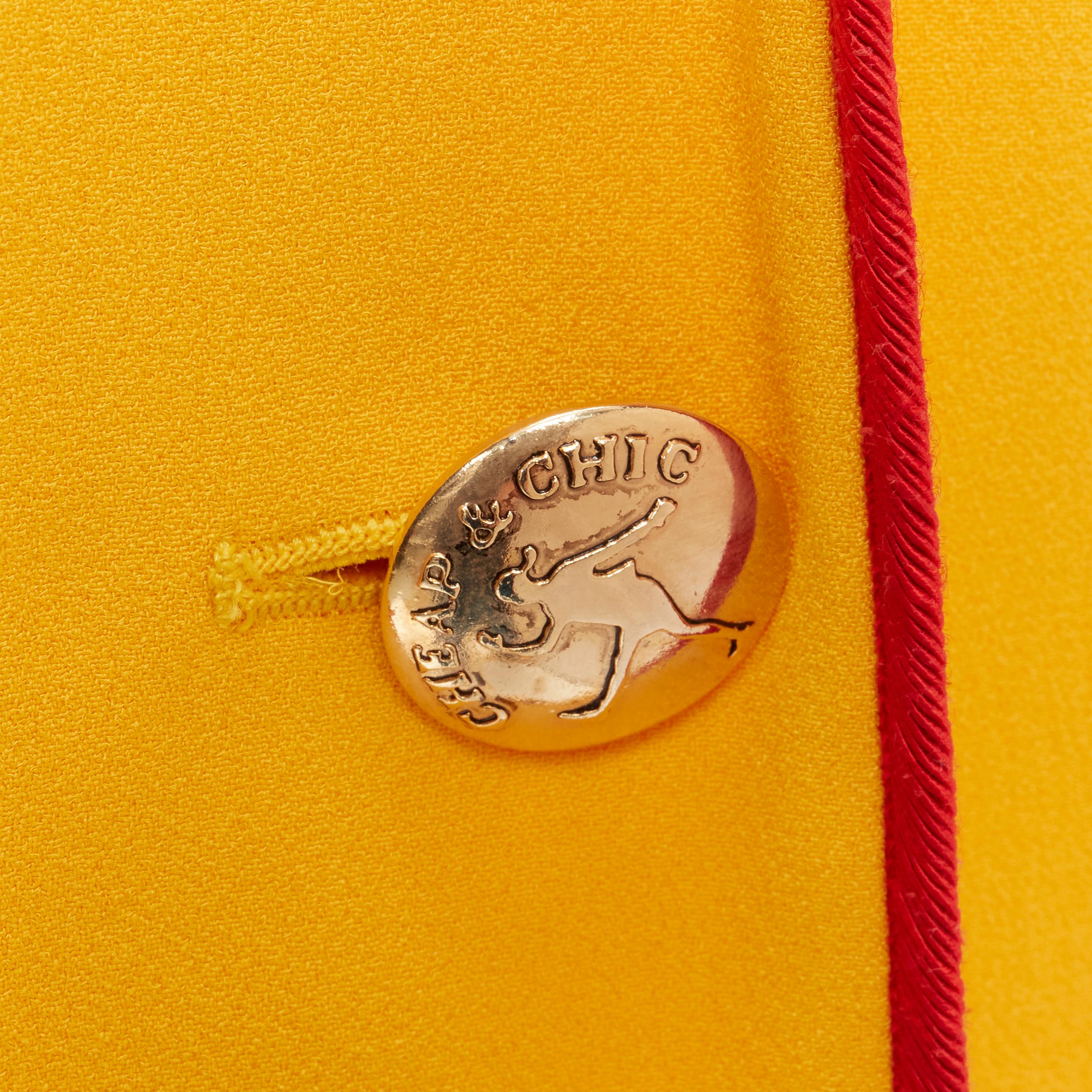 MOSCHINO CHEAP CHIC - Veste blazer à 4 poches rouge vintage avec bordure jaune IT44 L
Marque : Moschino
Designer : Jeremy Scott
MATERIAL : Acétate
Couleur : Jaune
Motif : Solide
Détail supplémentaire : Jaune avec passepoil rouge. Col arrondi et