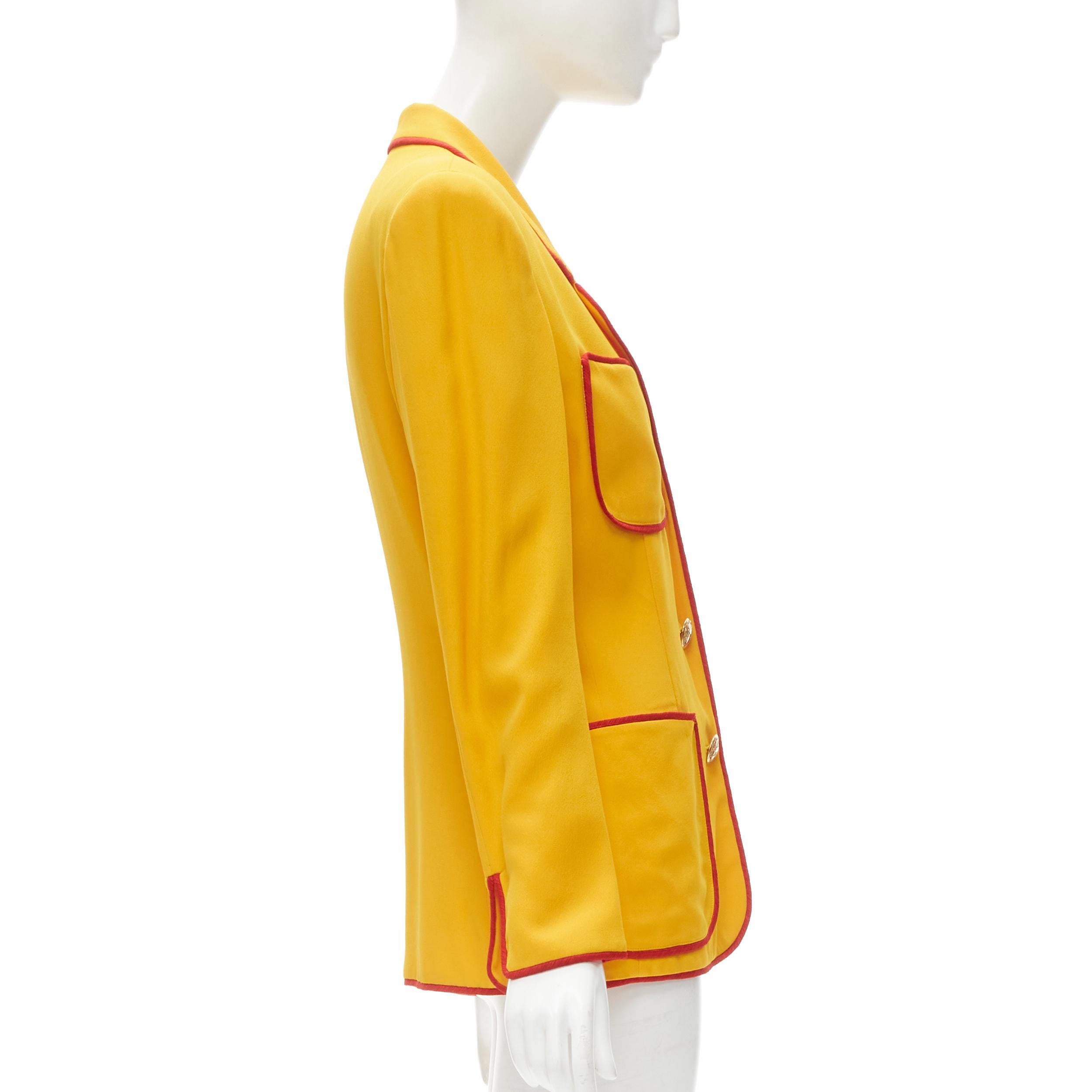MOSCHINO CHEAP CHIC - Veste blazer à 4 poches rouge vintage avec bordure jaune IT44 L Pour femmes en vente