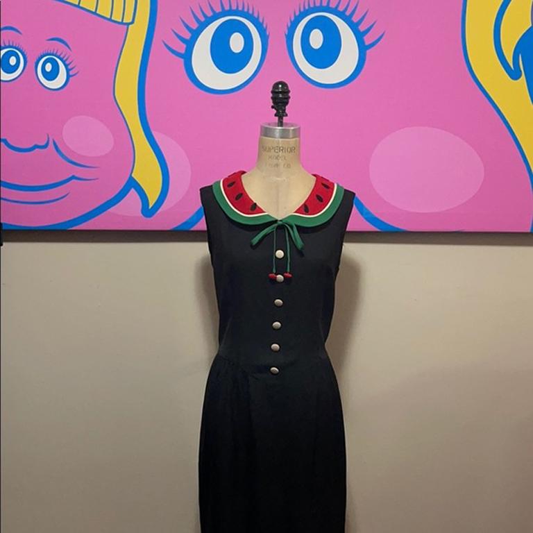Moschino cheap chic watermellon dress

This vintage dress by Moschino with adorable Watermellon design is a great find! Perfect for special occasion dressing like showers or weddings! Vintage perfection! Size 12 - runs small

Across chest - 18.5