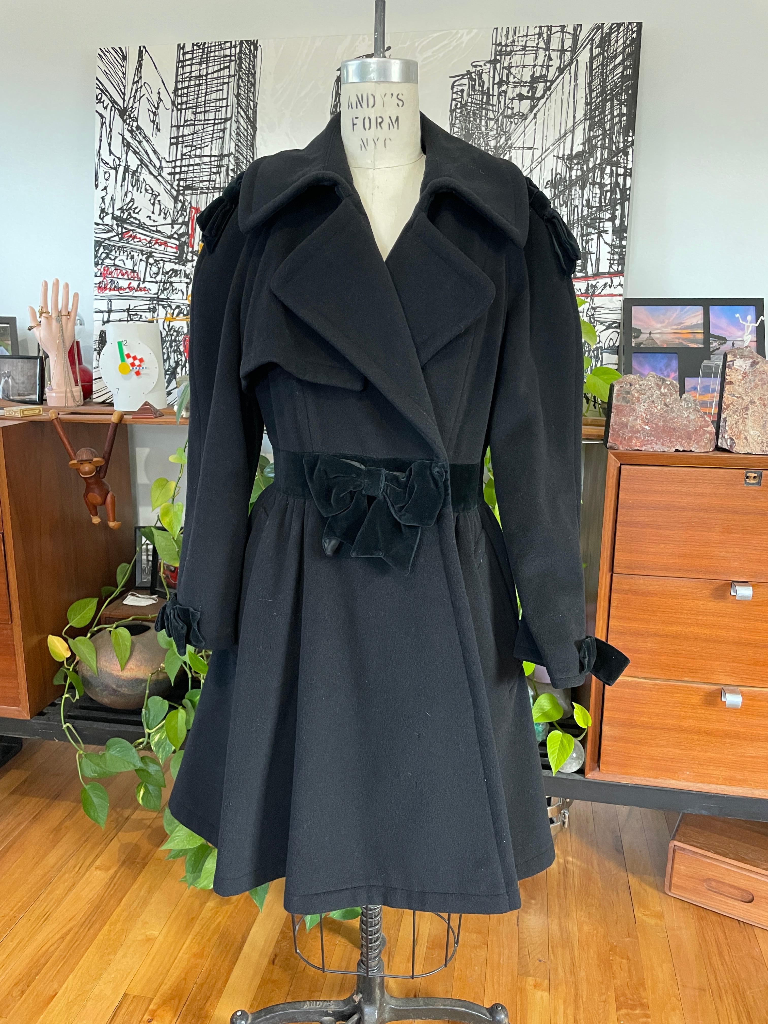 Moschino Cheap & Chic Wool Coat Bows Jacket Double Breasted  In Excellent Condition For Sale In Wallkill, NY