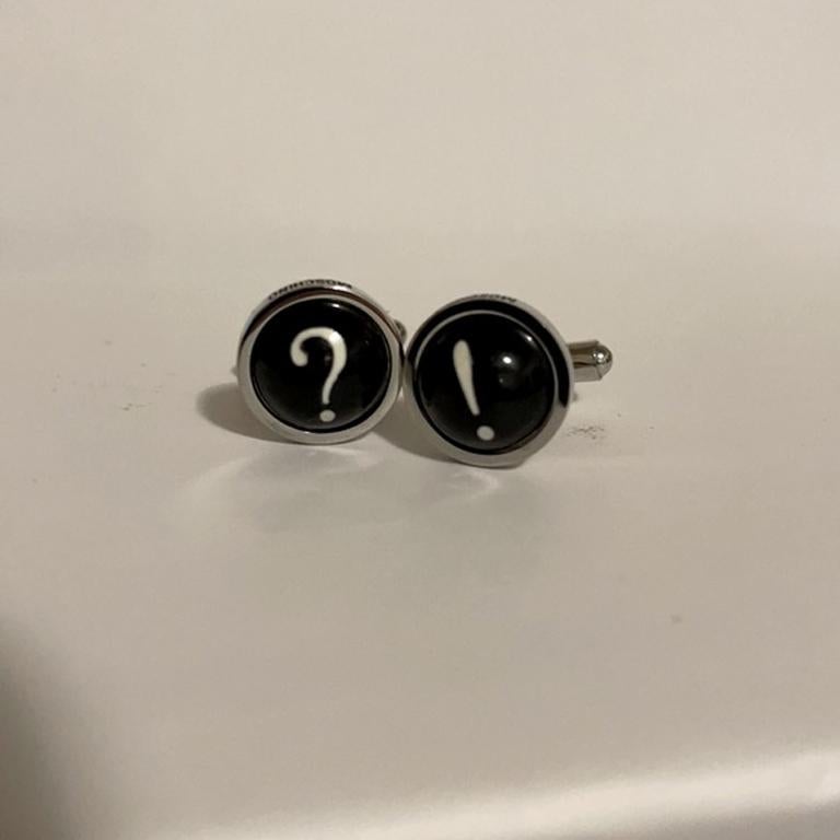 Moschino Chrome Plastic Cuff Links ?!

These super fun cuff links by Moschino can be worn by men or women. They have a fun question mark on one and an exclamation mark on the other. Both of those are iconic elements of the brand. The cufflinks are
